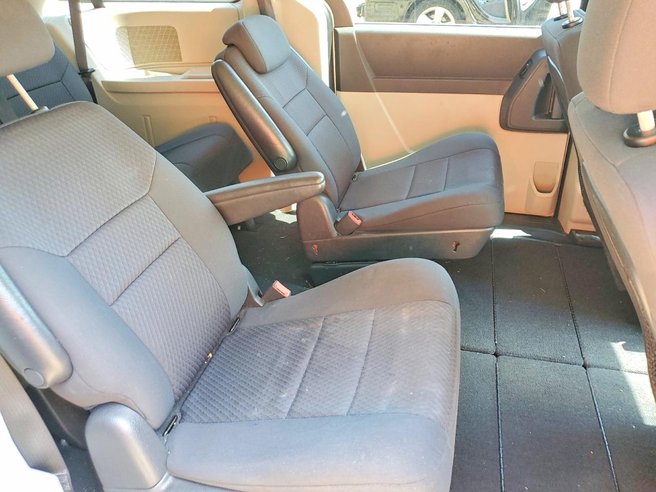 2010 Dodge Grand Caravan Sxt Silver vin: 2D4RN5D18AR181402