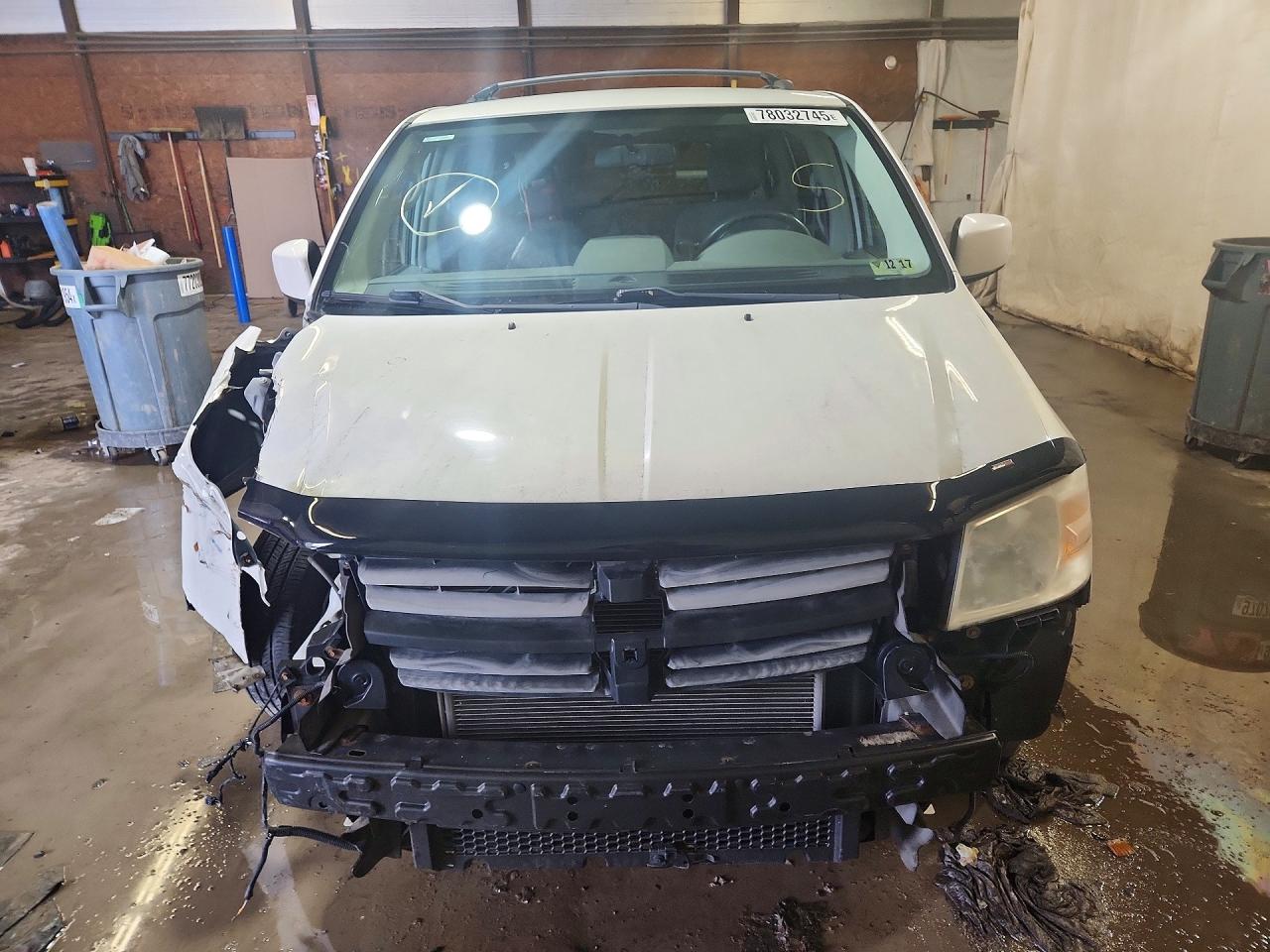 2010 Dodge Grand Caravan Sxt White vin: 2D4RN5D18AR190813