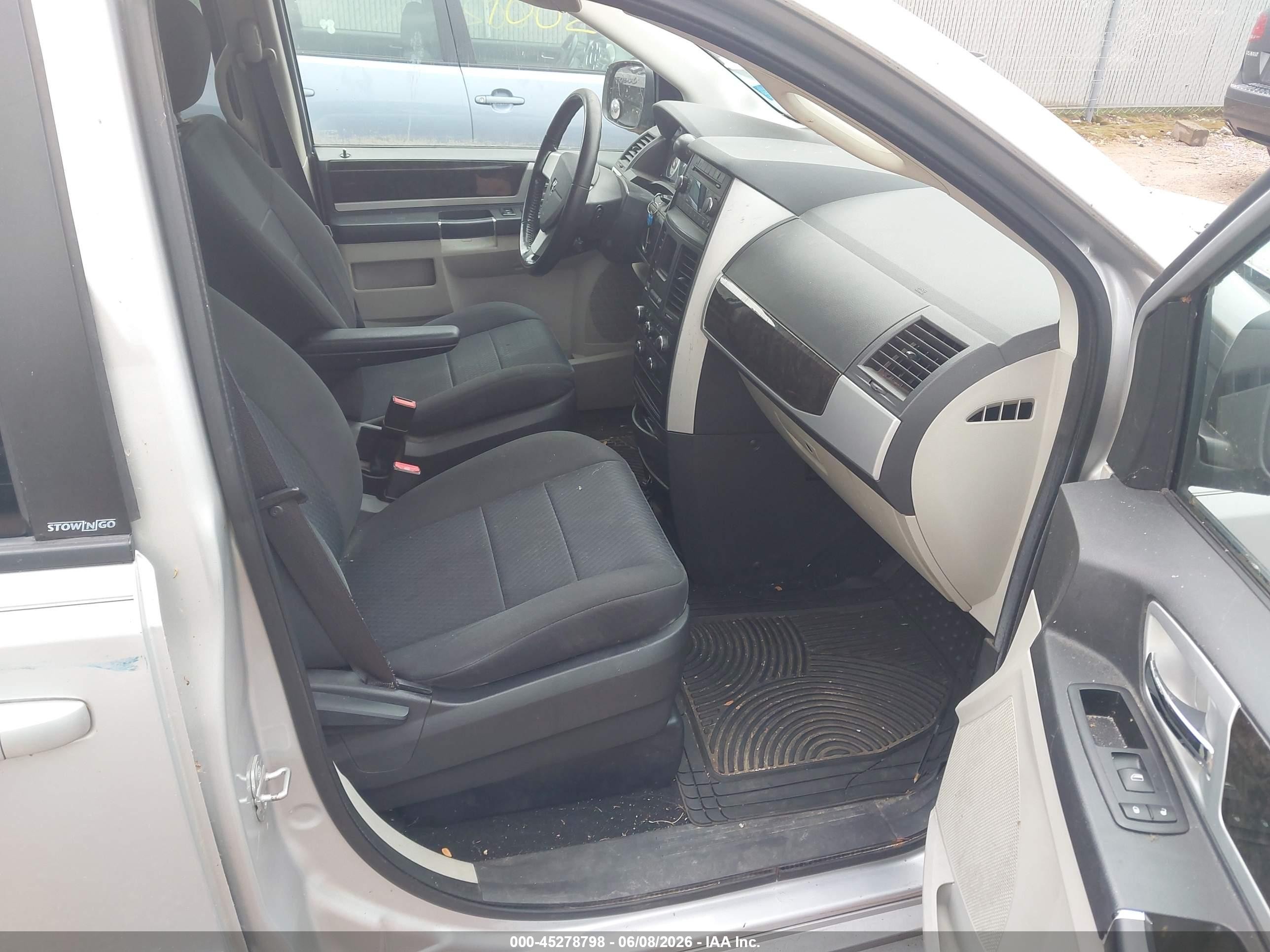 2010 Dodge Grand Caravan Sxt Silver vin: 2D4RN5D18AR246880