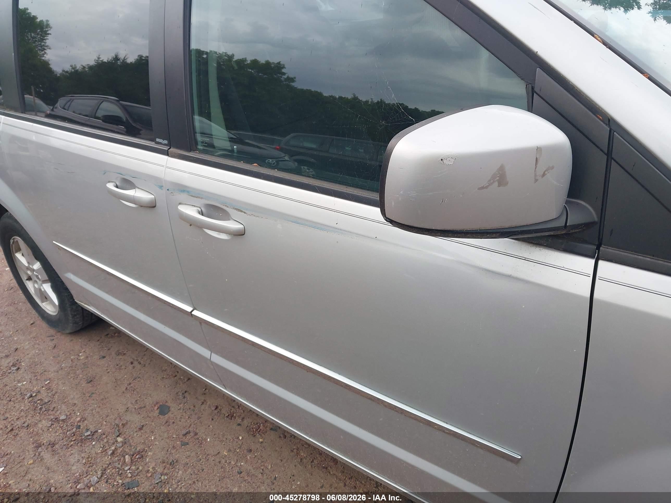 2010 Dodge Grand Caravan Sxt Silver vin: 2D4RN5D18AR246880