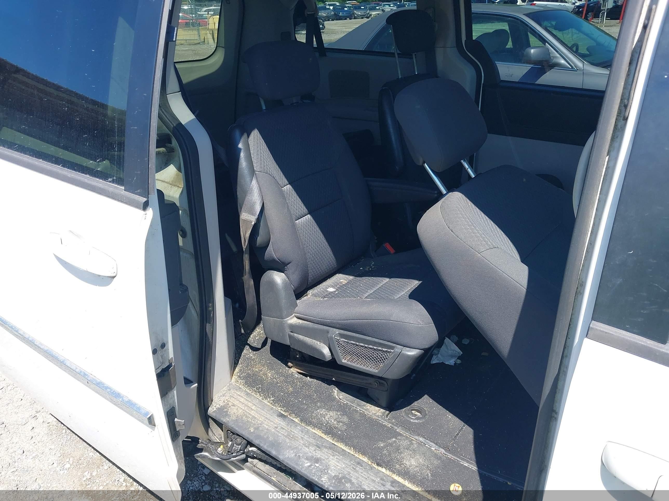 2010 Dodge Grand Caravan Sxt Белый vin: 2D4RN5D18AR314563