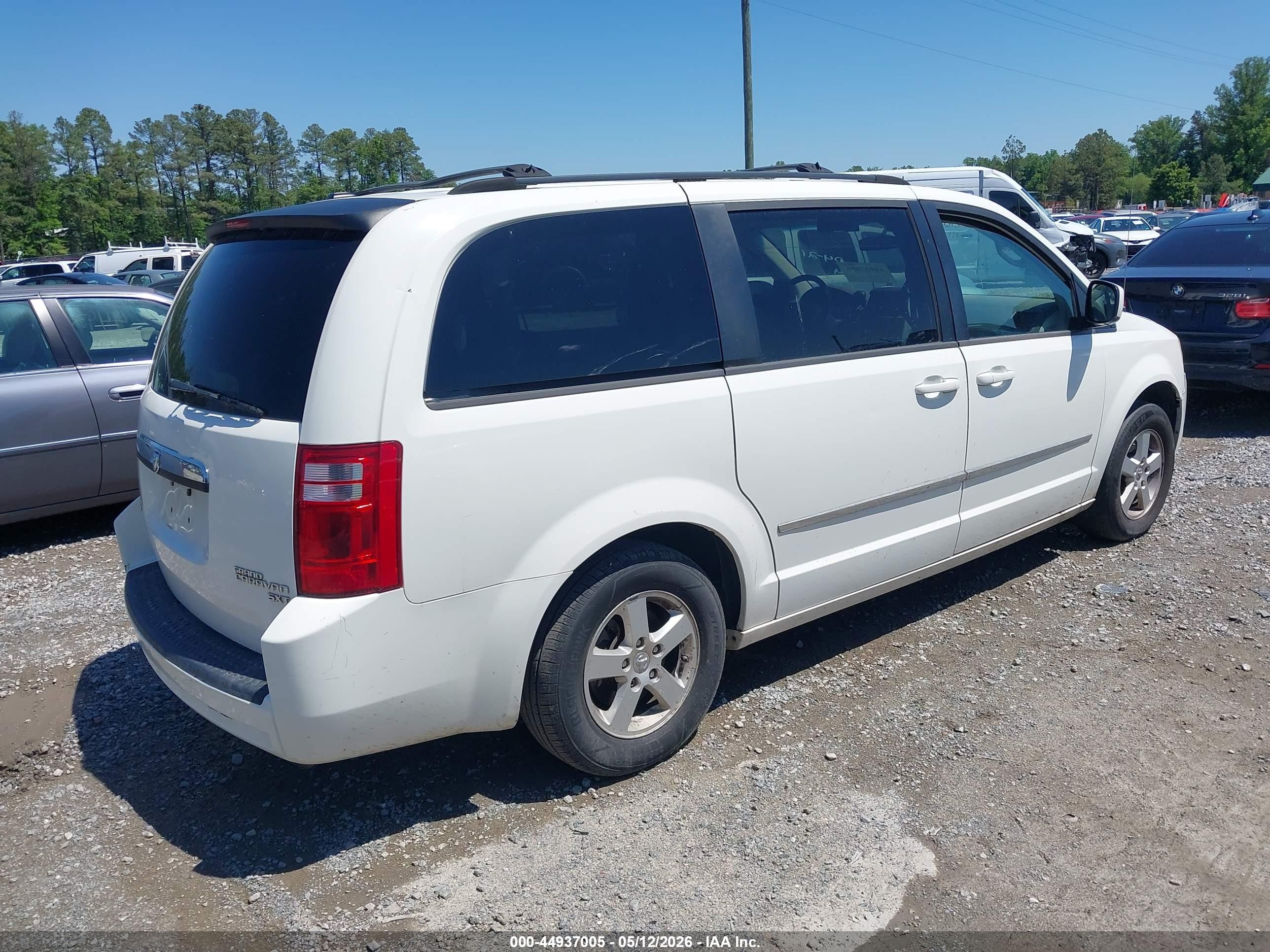 2010 Dodge Grand Caravan Sxt Белый vin: 2D4RN5D18AR314563