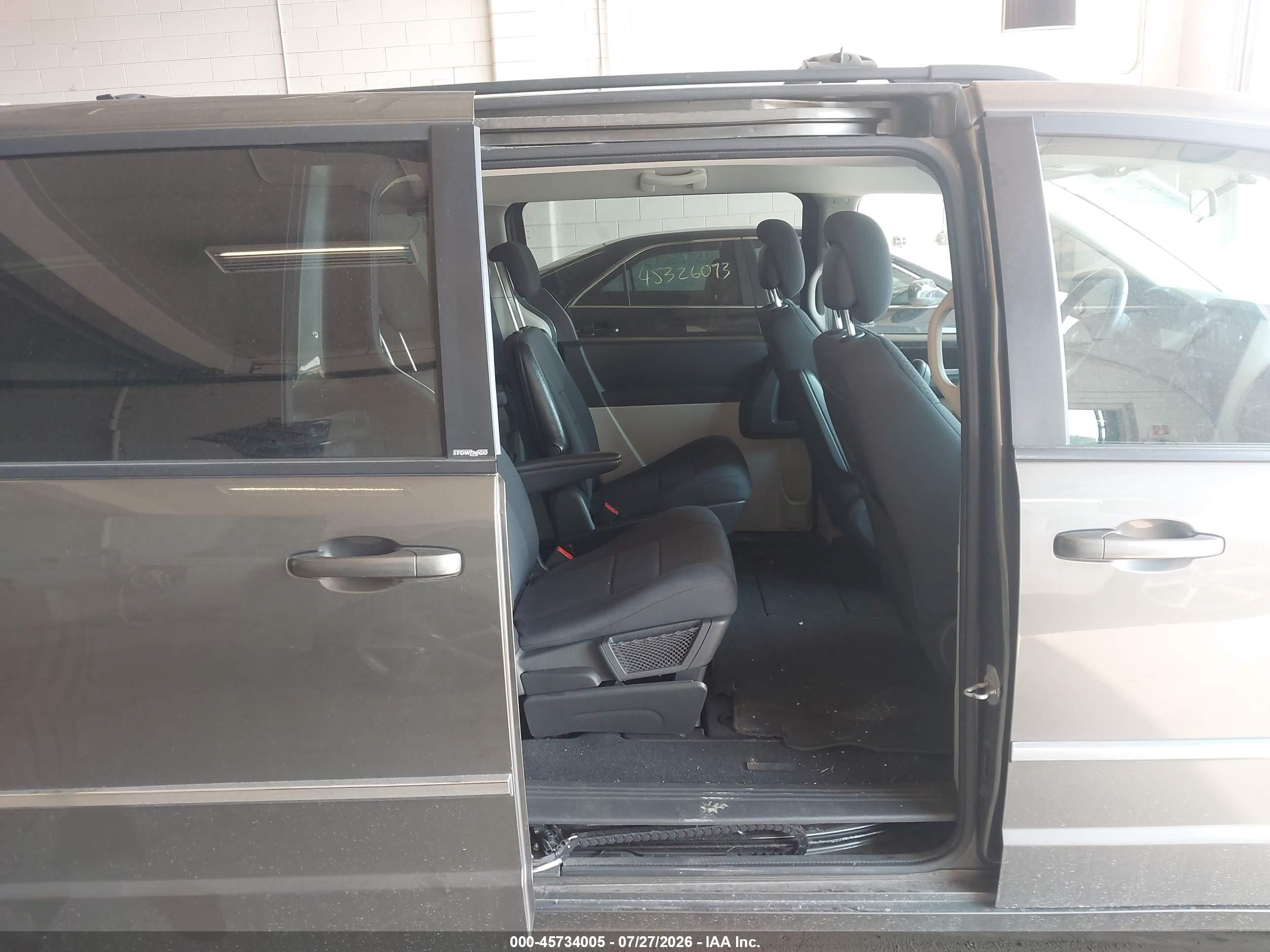 2010 Dodge Grand Caravan Sxt Gray vin: 2D4RN5D18AR353038