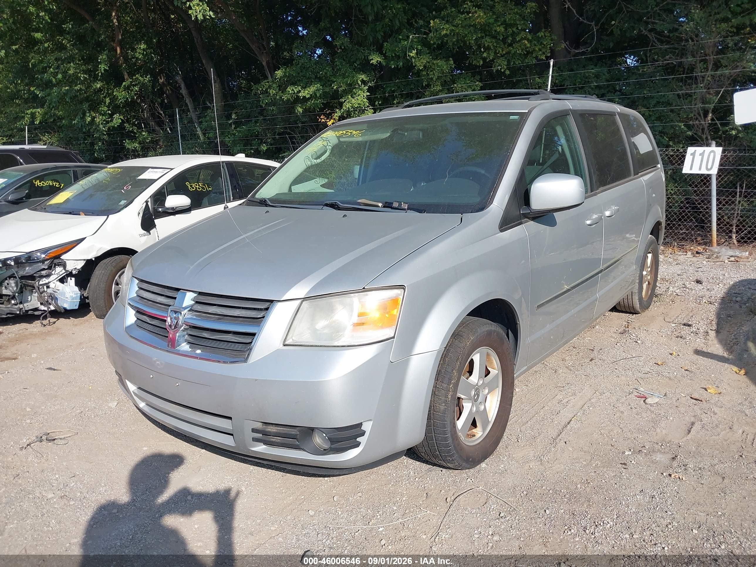 2010 Dodge Grand Caravan Sxt Silver vin: 2D4RN5D18AR443953