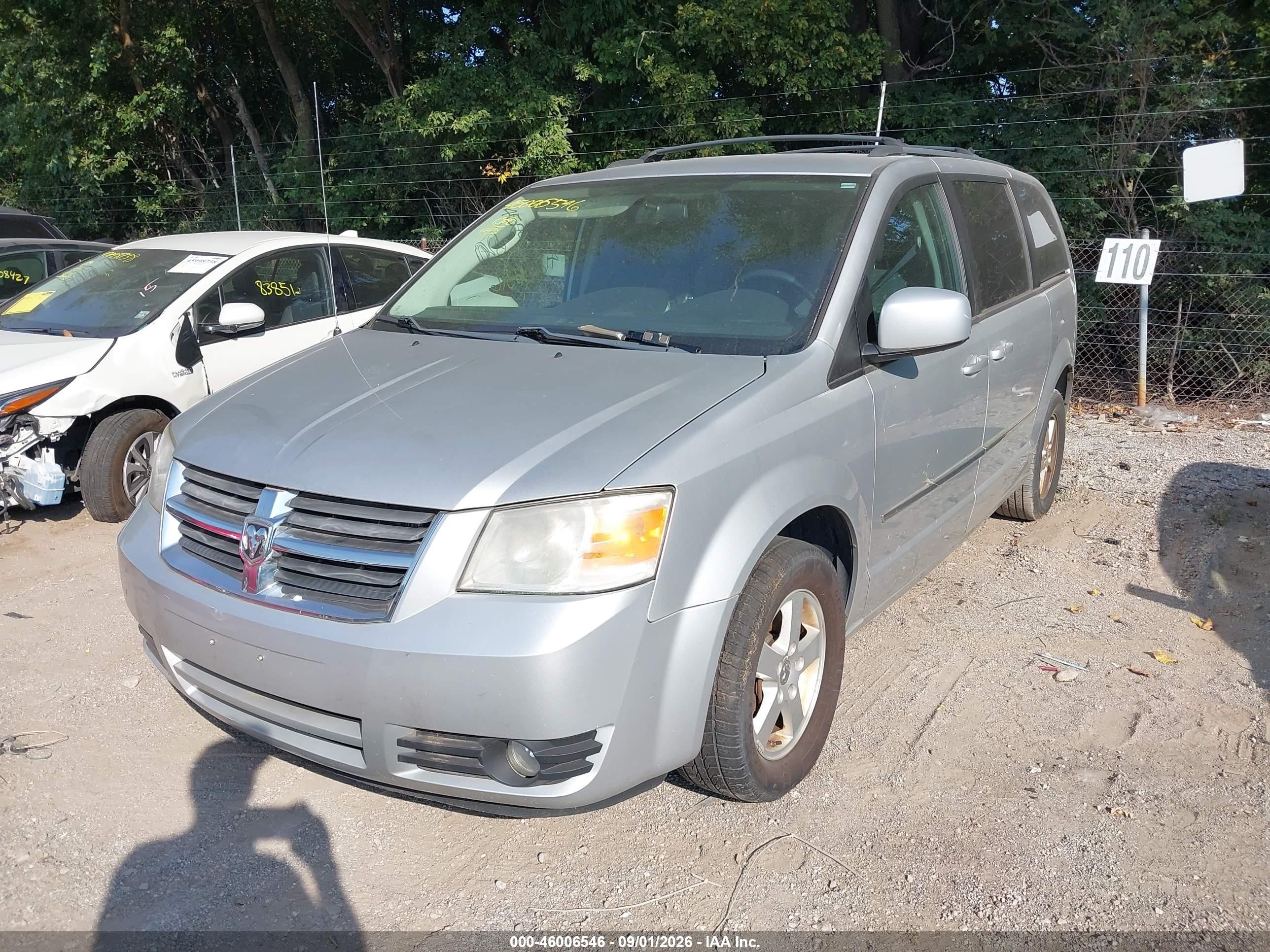 2010 Dodge Grand Caravan Sxt Silver vin: 2D4RN5D18AR443953