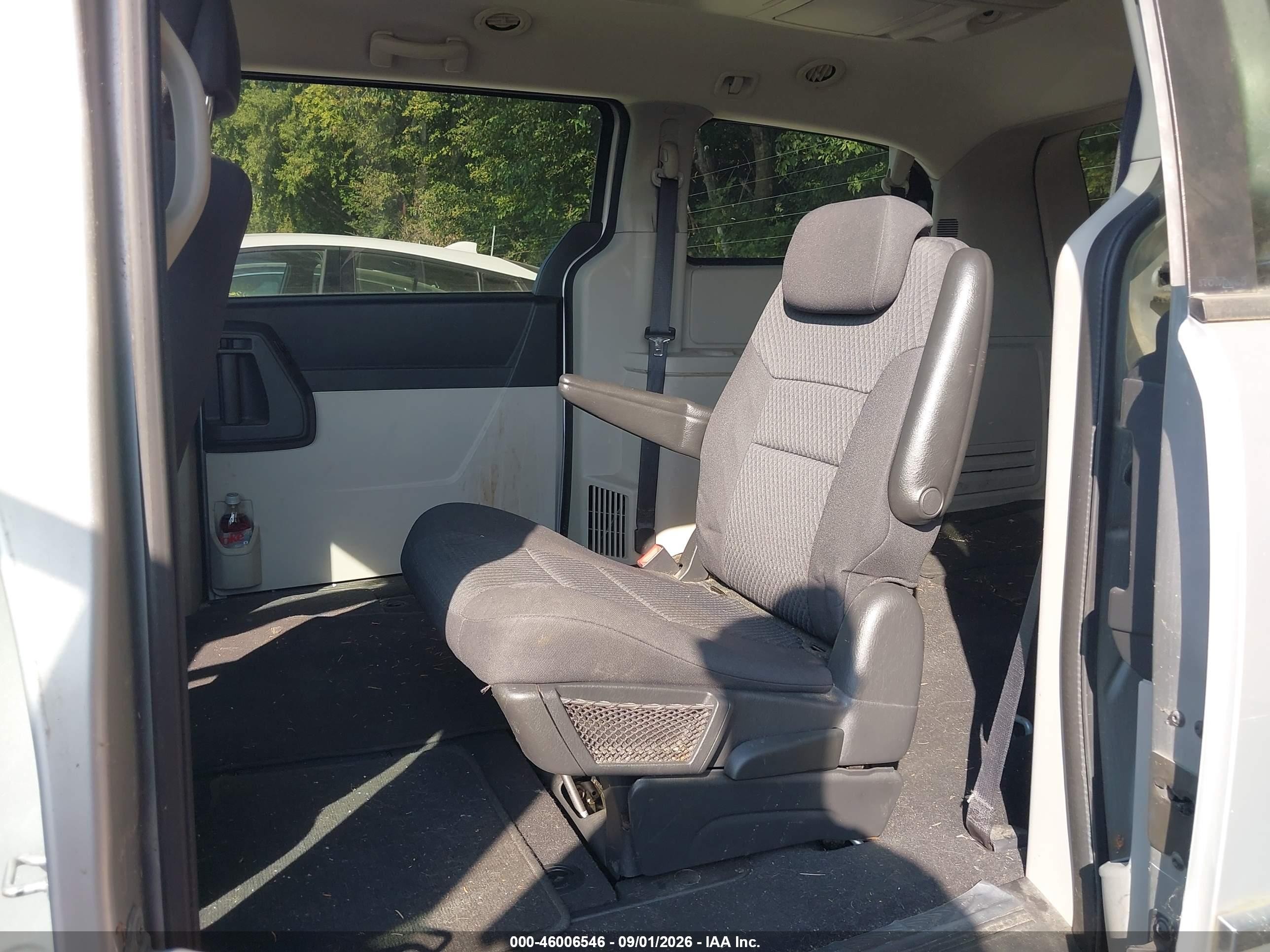 2010 Dodge Grand Caravan Sxt Silver vin: 2D4RN5D18AR443953