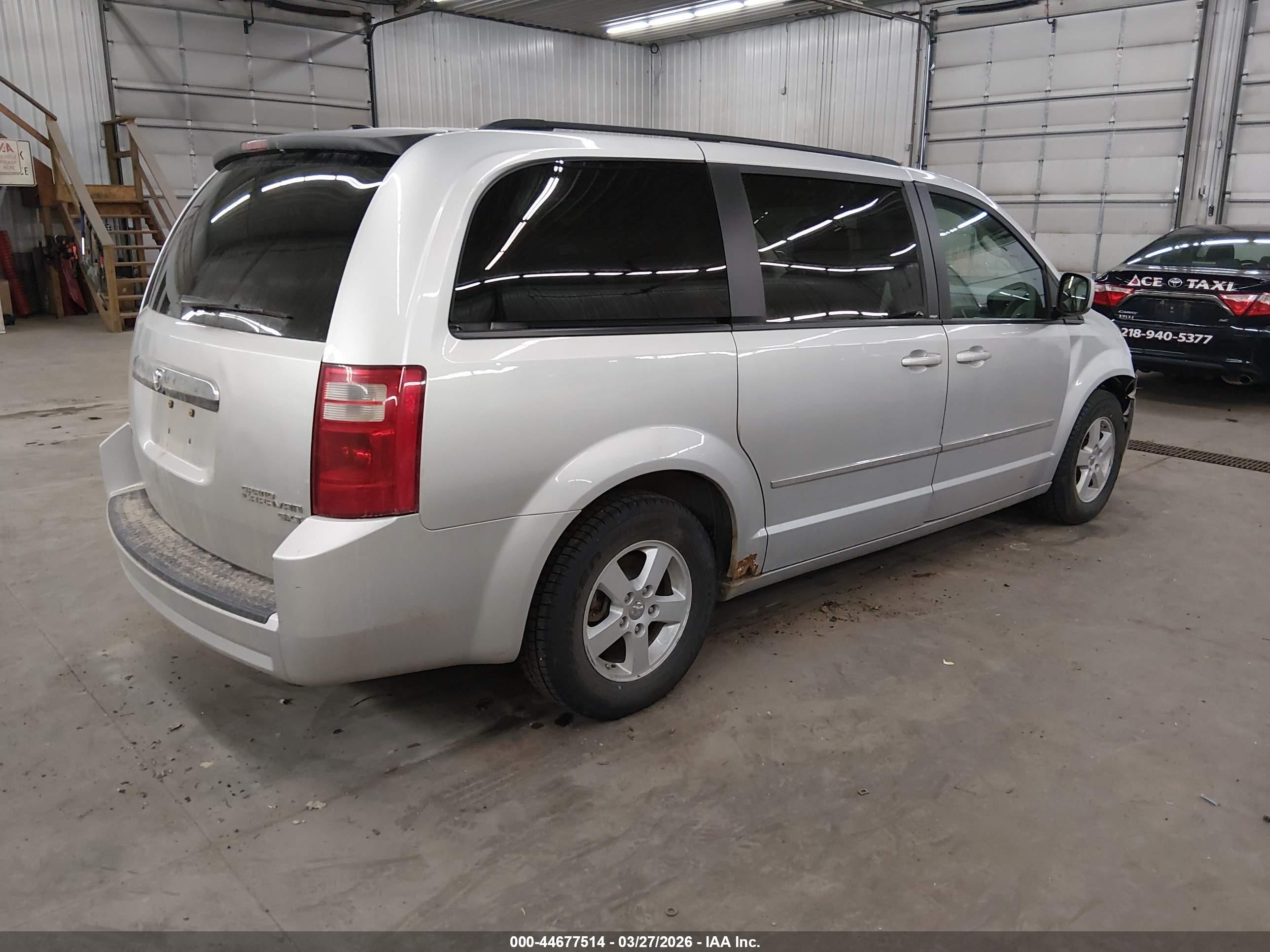 2010 Dodge Grand Caravan Sxt Silver vin: 2D4RN5D18AR458811