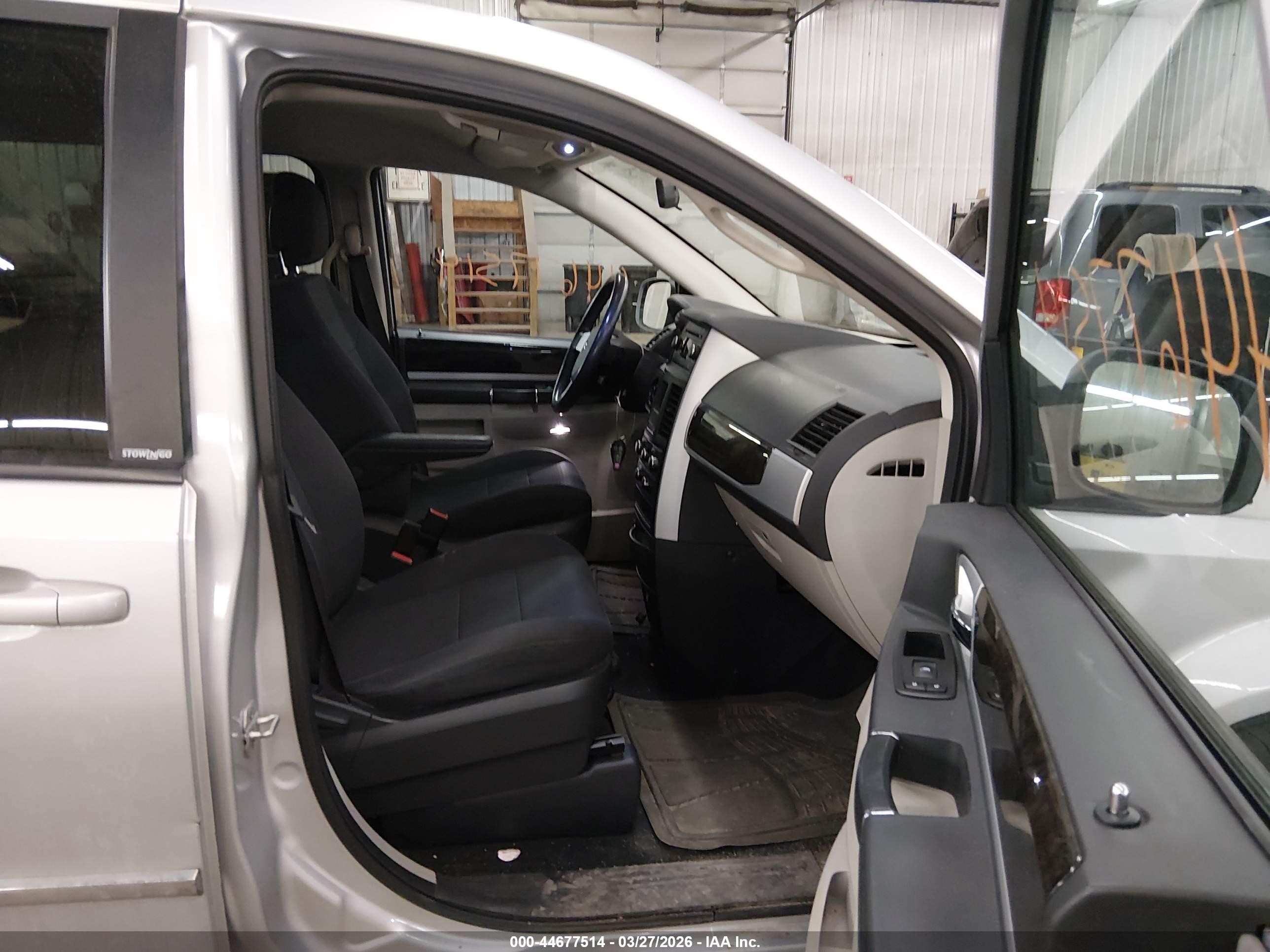 2010 Dodge Grand Caravan Sxt Silver vin: 2D4RN5D18AR458811