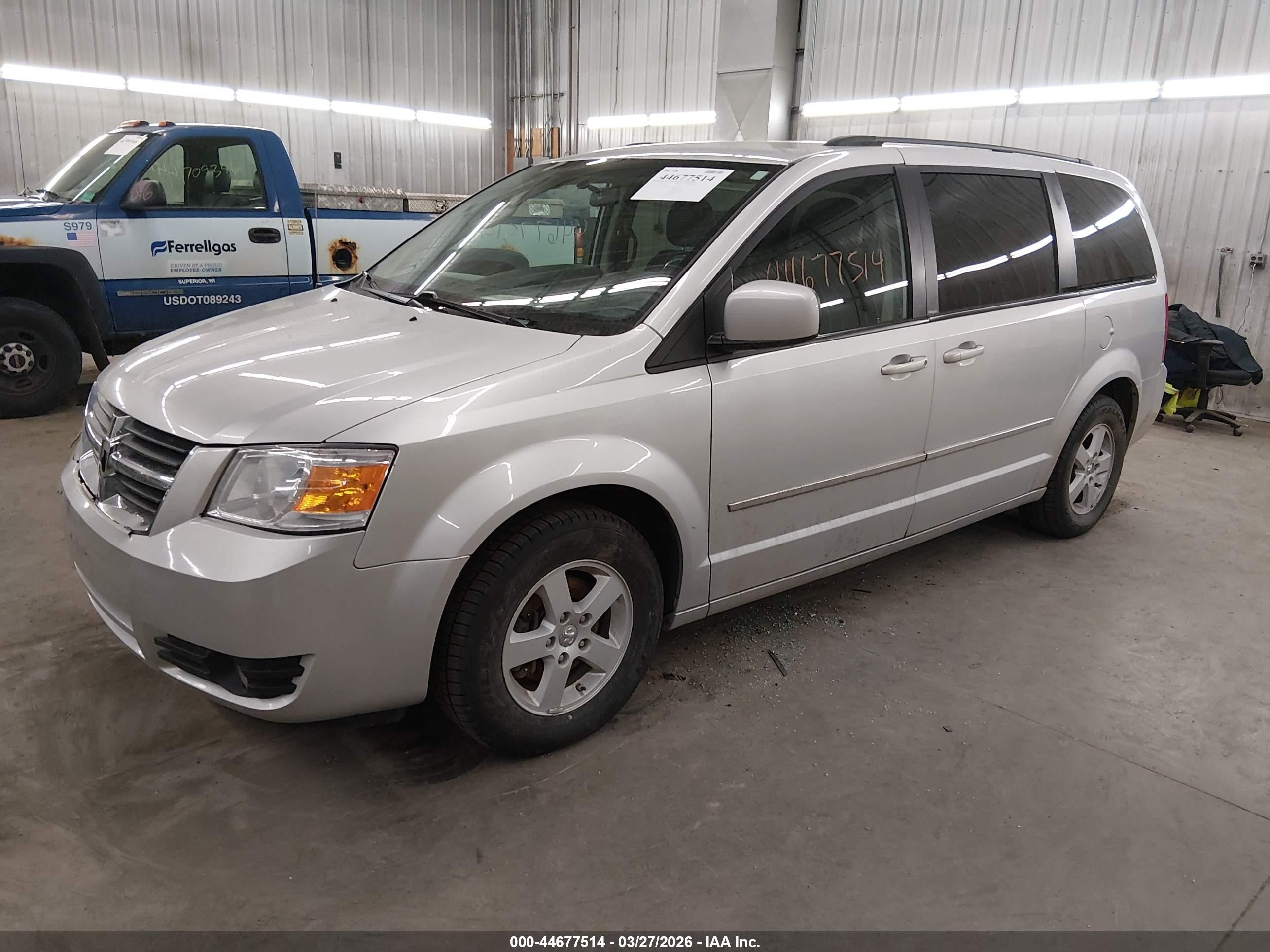 2010 Dodge Grand Caravan Sxt Silver vin: 2D4RN5D18AR458811
