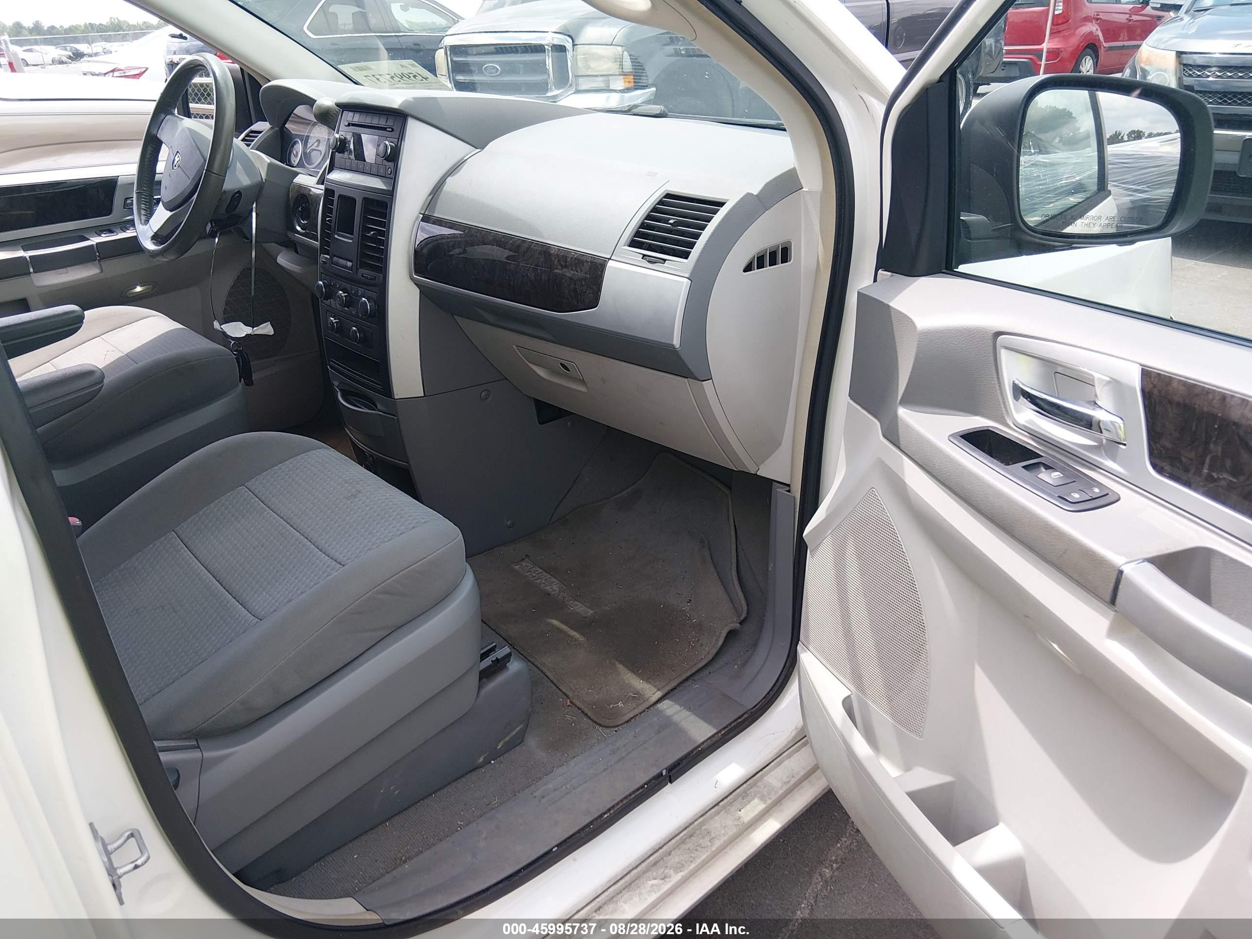 2010 Dodge Grand Caravan Sxt White vin: 2D4RN5D19AR280990