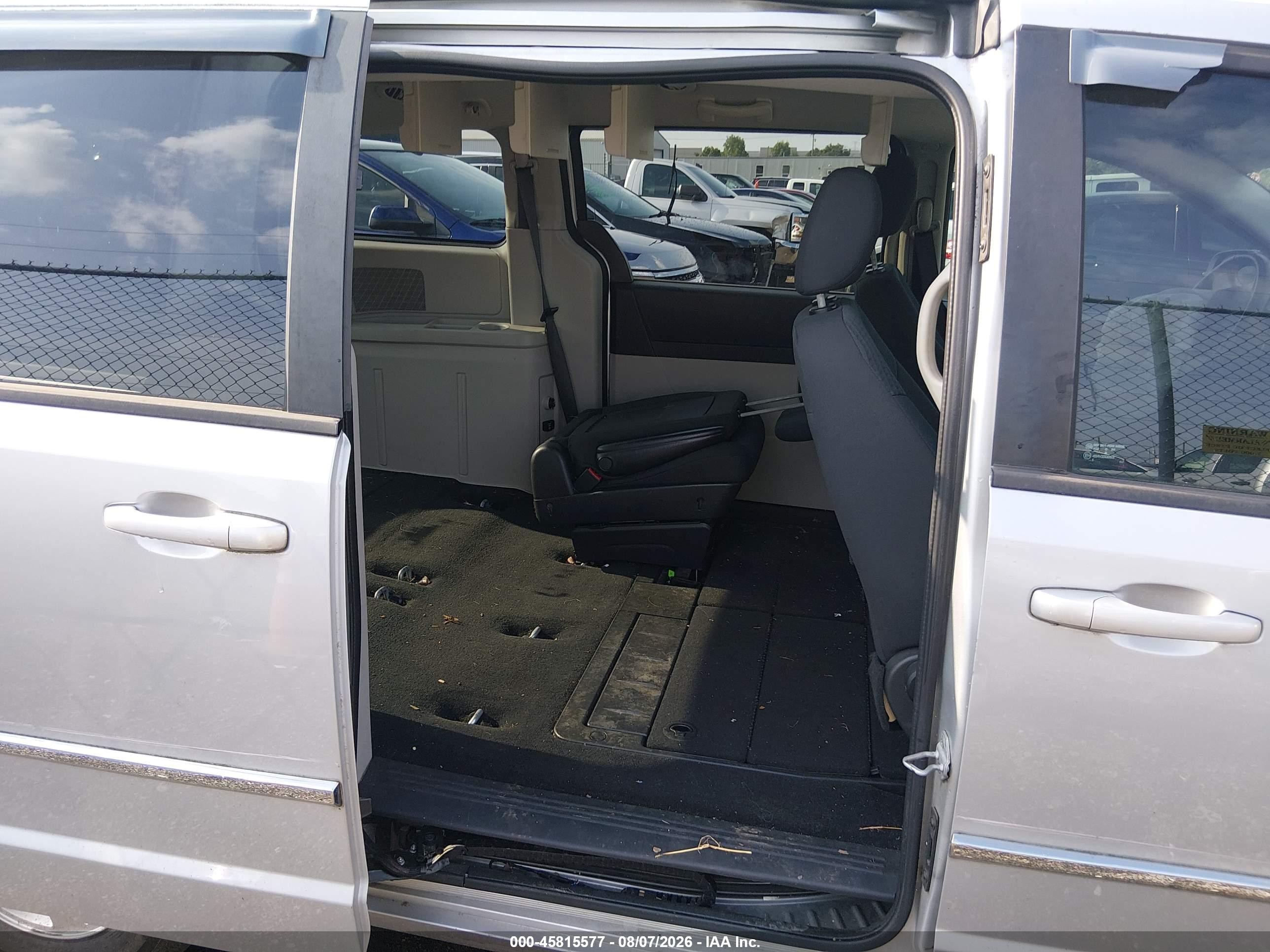 2010 Dodge Grand Caravan Sxt Silver vin: 2D4RN5D1XAR251708