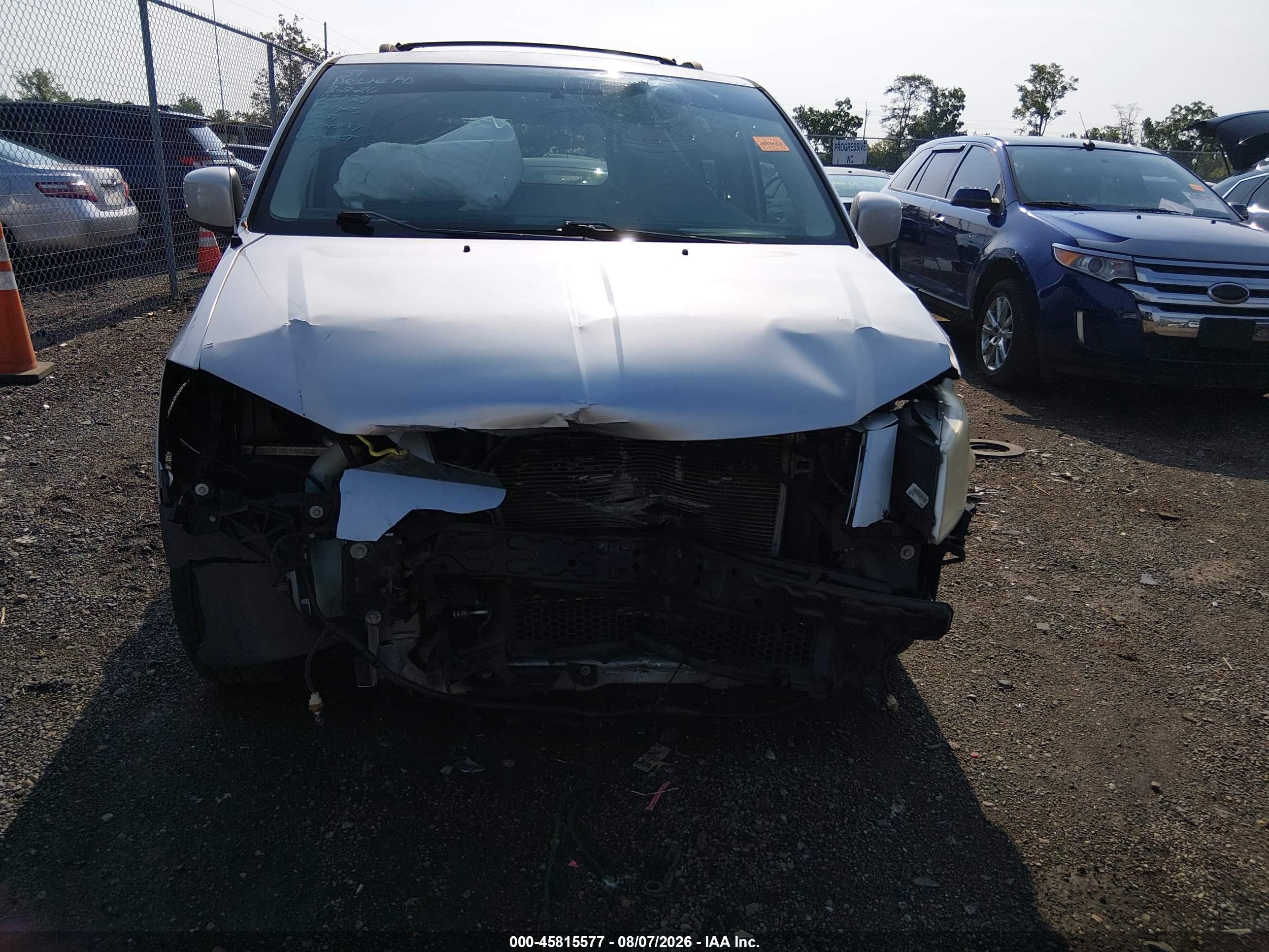 2010 Dodge Grand Caravan Sxt Silver vin: 2D4RN5D1XAR251708