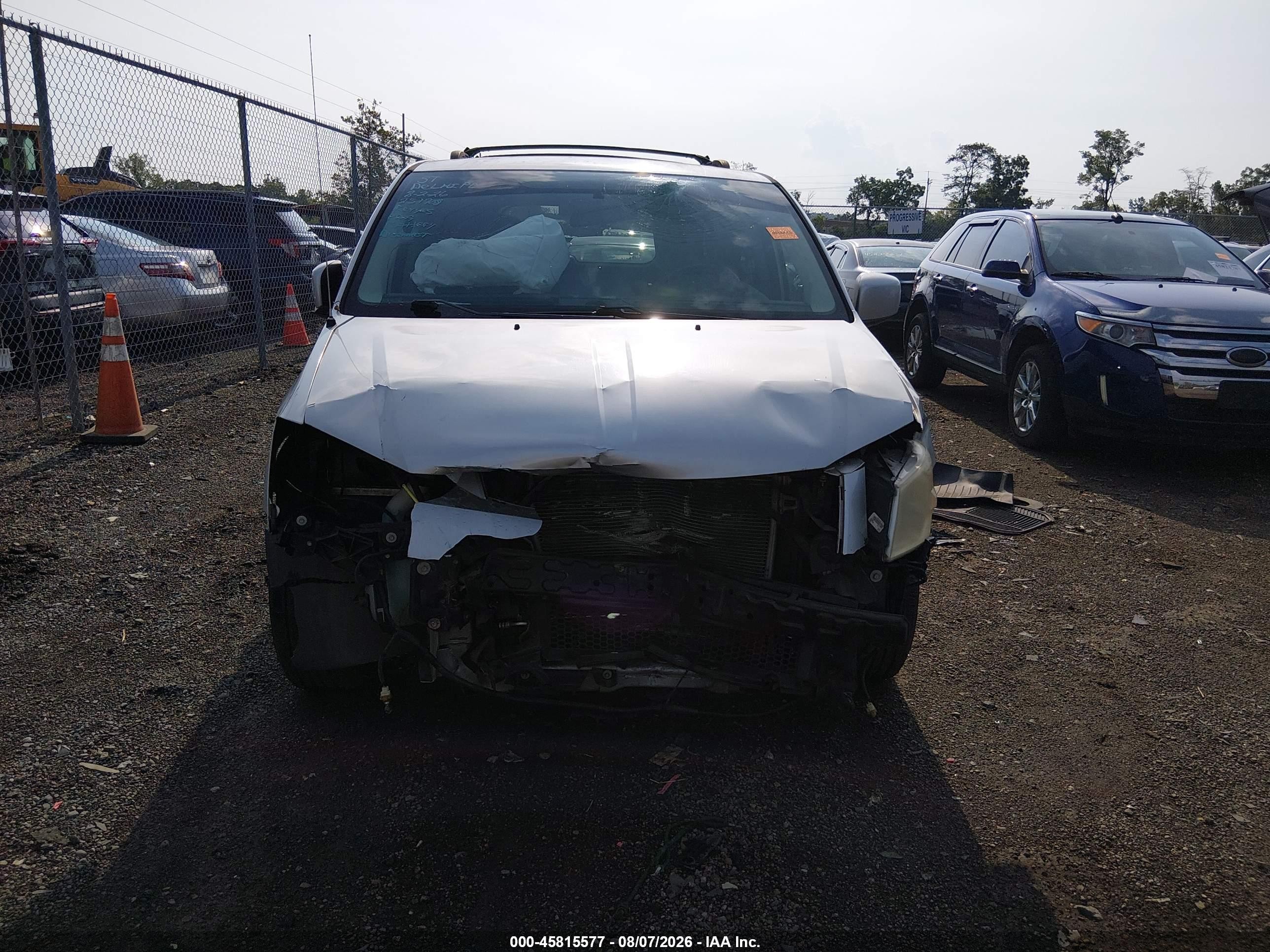 2010 Dodge Grand Caravan Sxt Silver vin: 2D4RN5D1XAR251708