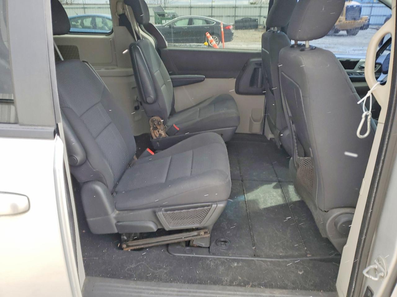 2010 Dodge Grand Caravan Sxt Silver vin: 2D4RN5D1XAR268704