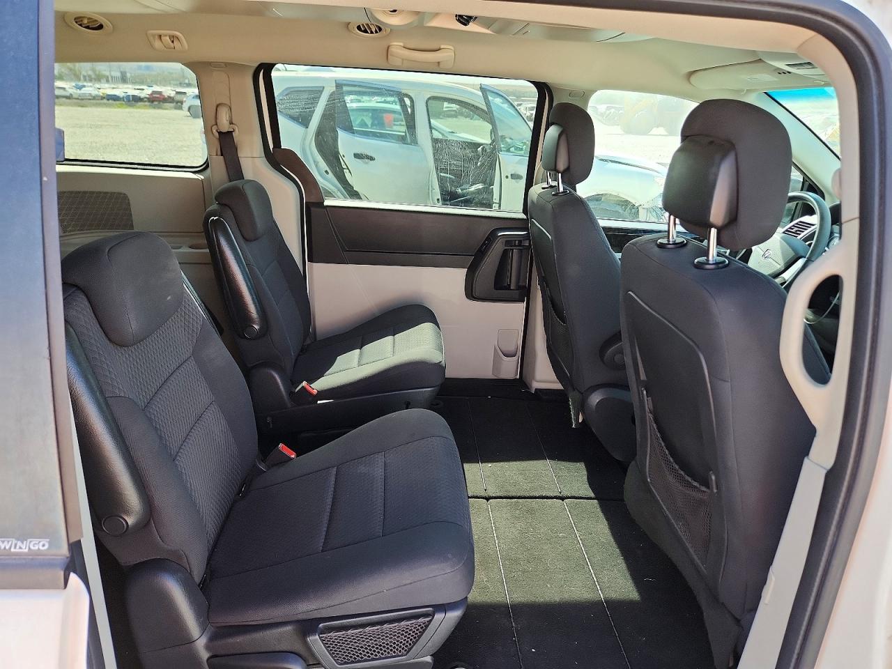 2010 Dodge Grand Caravan Sxt White vin: 2D4RN5D1XAR408301