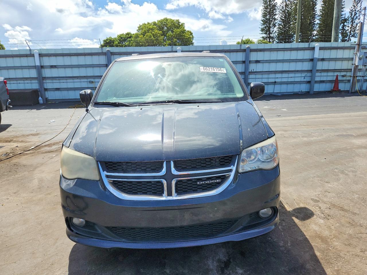 2011 Dodge Grand Caravan Gray vin: 2D4RN5DG0BR619738