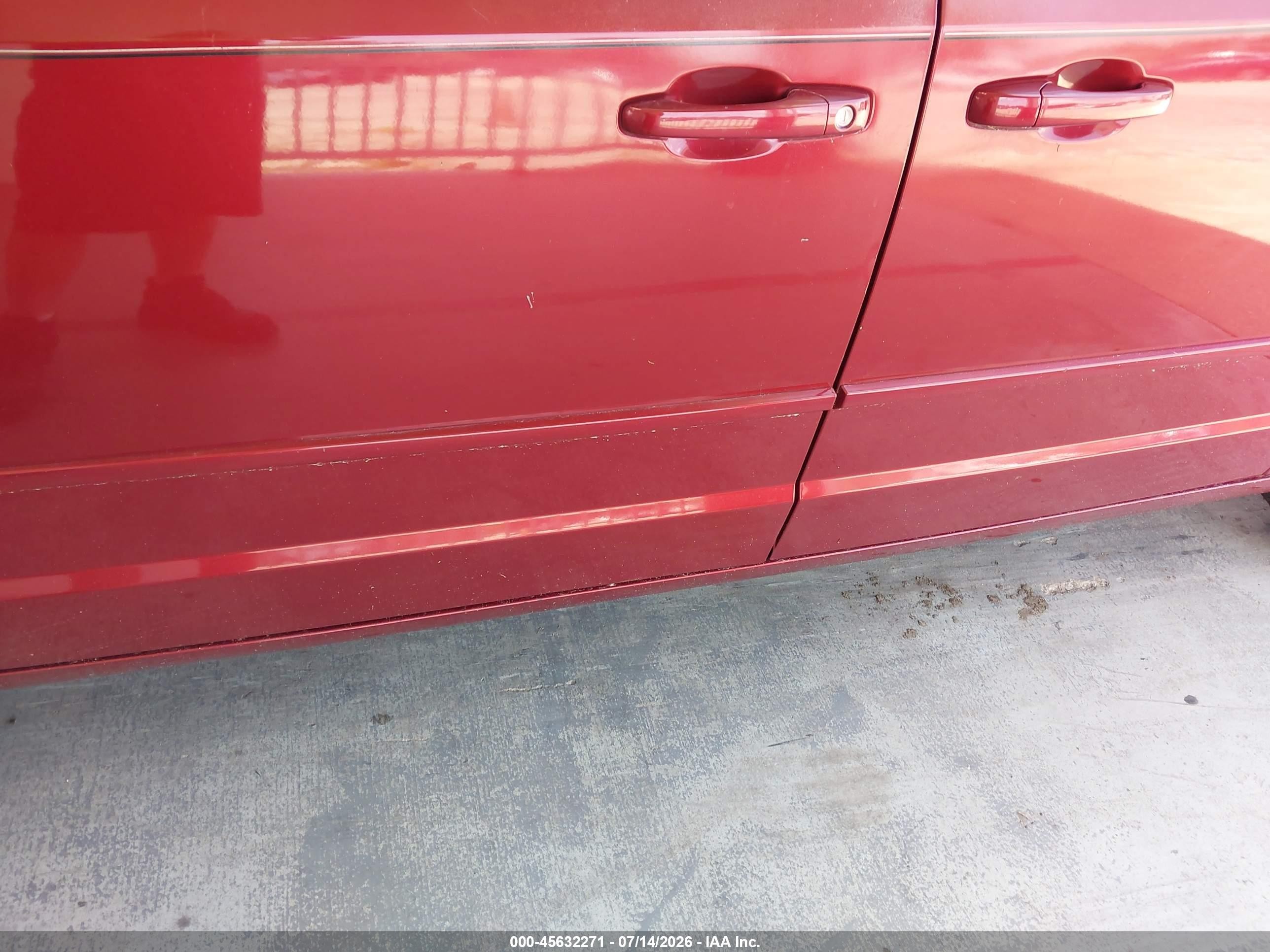 2011 Dodge Grand Caravan Crew Burgundy vin: 2D4RN5DG1BR633101