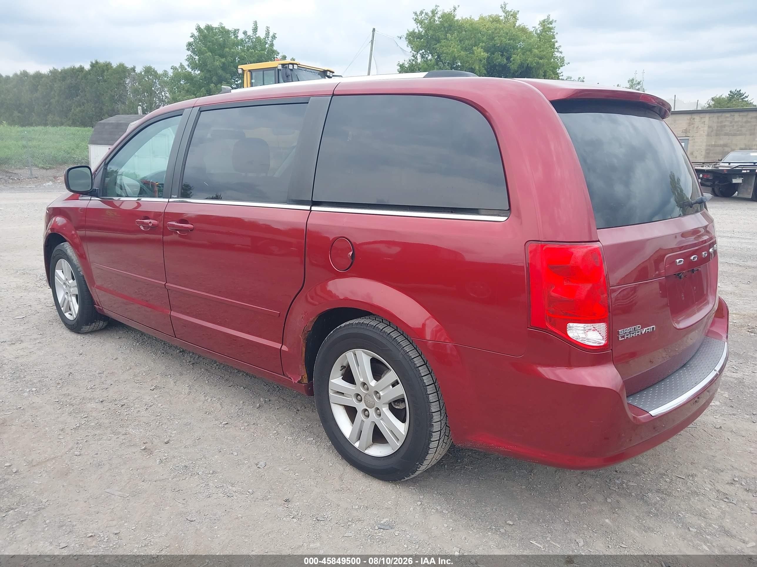 2011 Dodge Grand Caravan Crew Red vin: 2D4RN5DG1BR654854