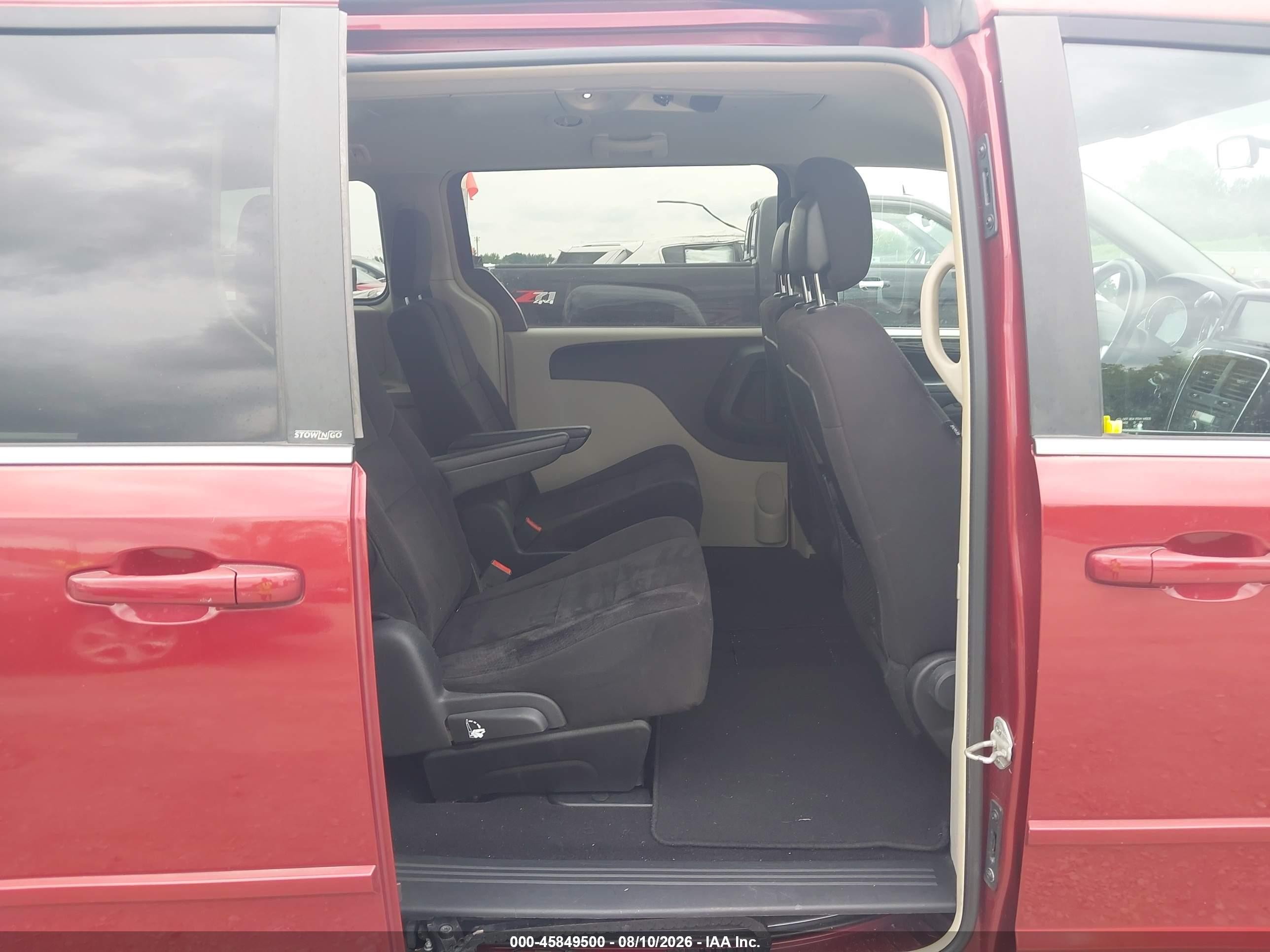 2011 Dodge Grand Caravan Crew Red vin: 2D4RN5DG1BR654854