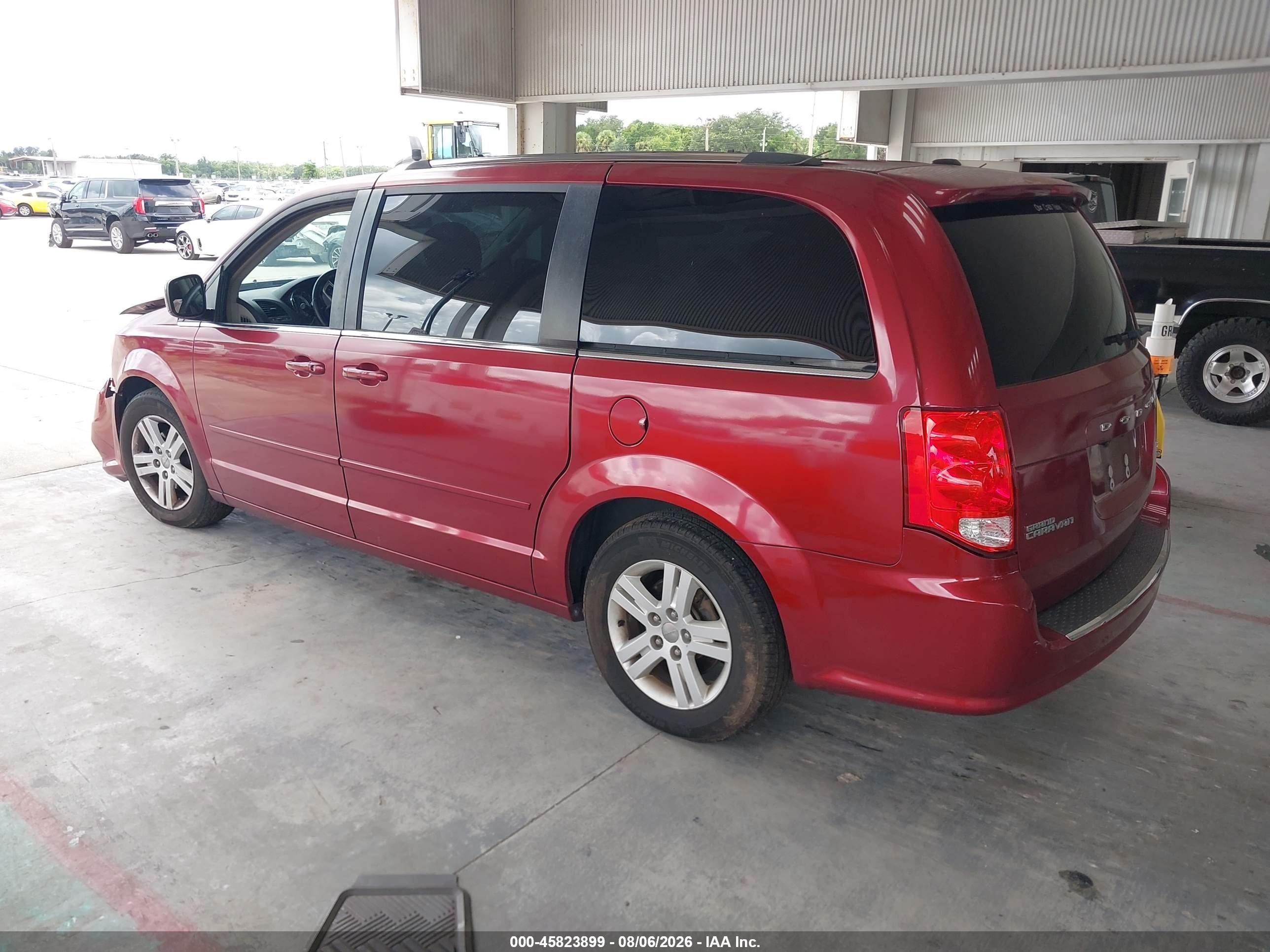 2011 Dodge Grand Caravan Crew Red vin: 2D4RN5DG1BR663179