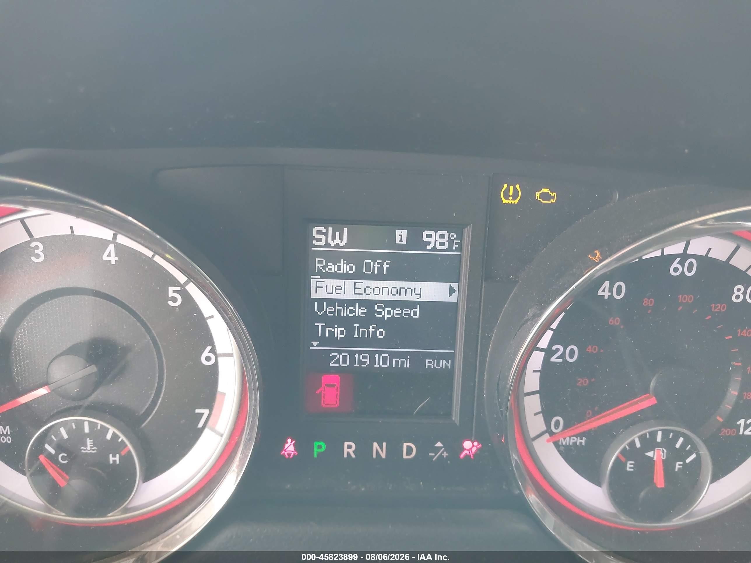 2011 Dodge Grand Caravan Crew Red vin: 2D4RN5DG1BR663179