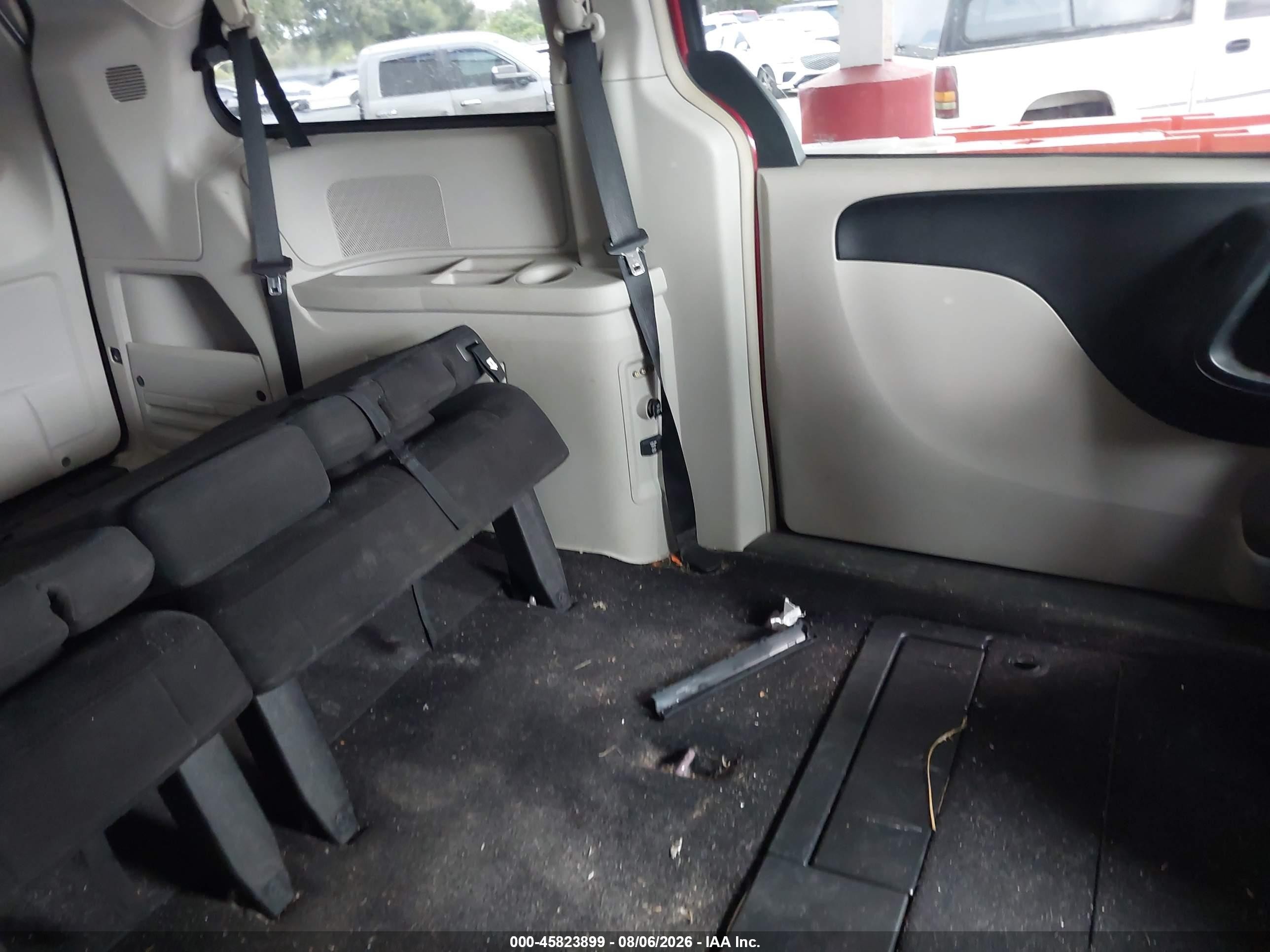 2011 Dodge Grand Caravan Crew Red vin: 2D4RN5DG1BR663179