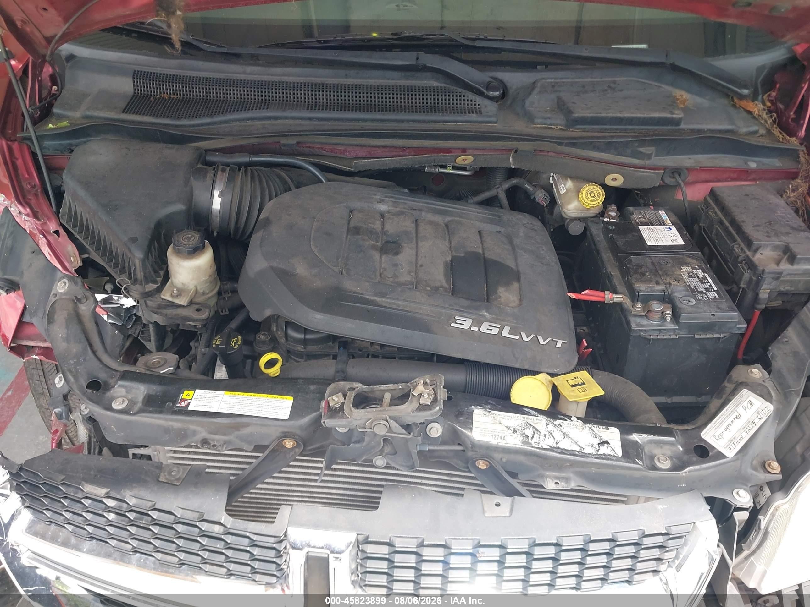 2011 Dodge Grand Caravan Crew Red vin: 2D4RN5DG1BR663179