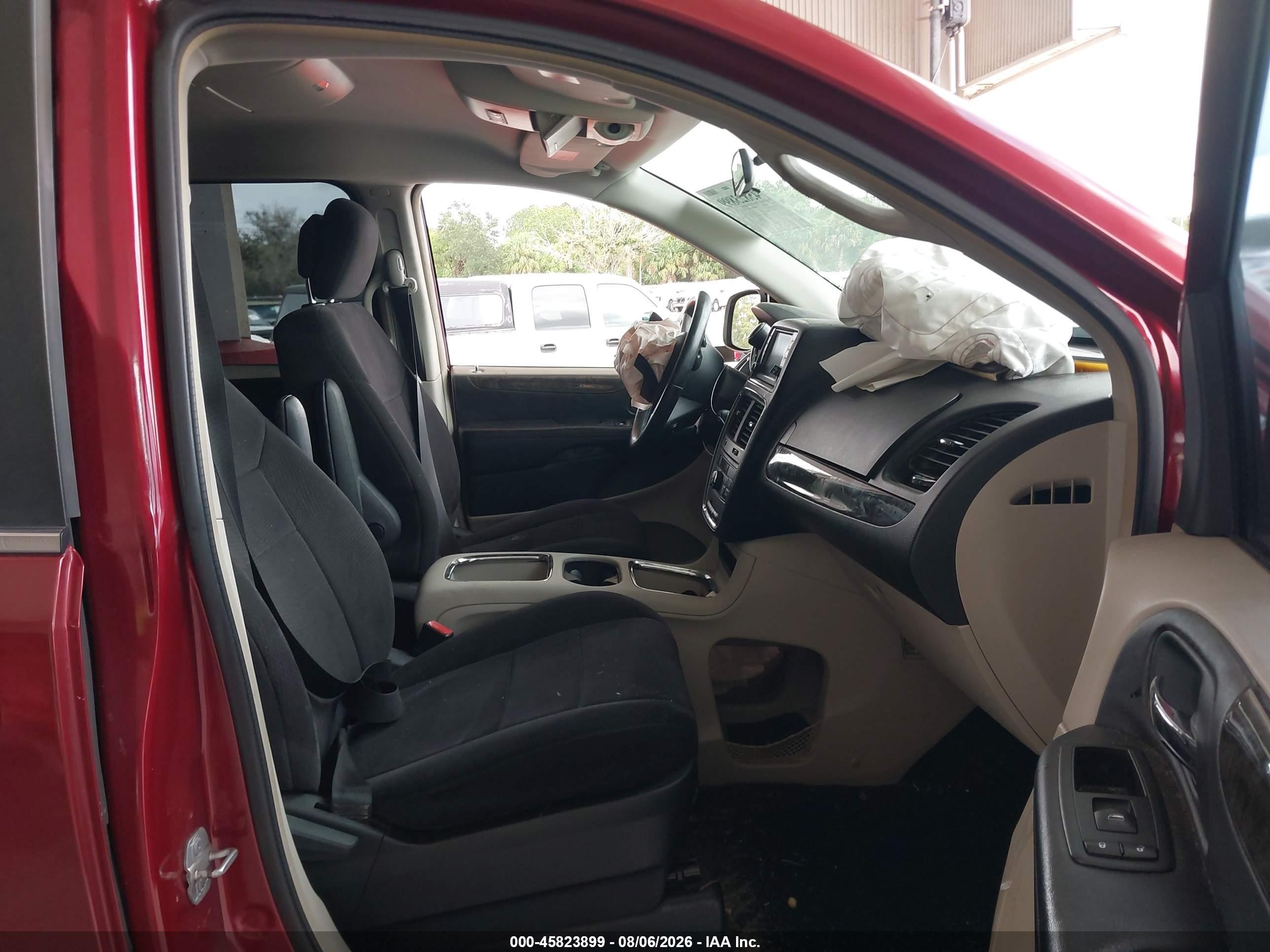 2011 Dodge Grand Caravan Crew Red vin: 2D4RN5DG1BR663179