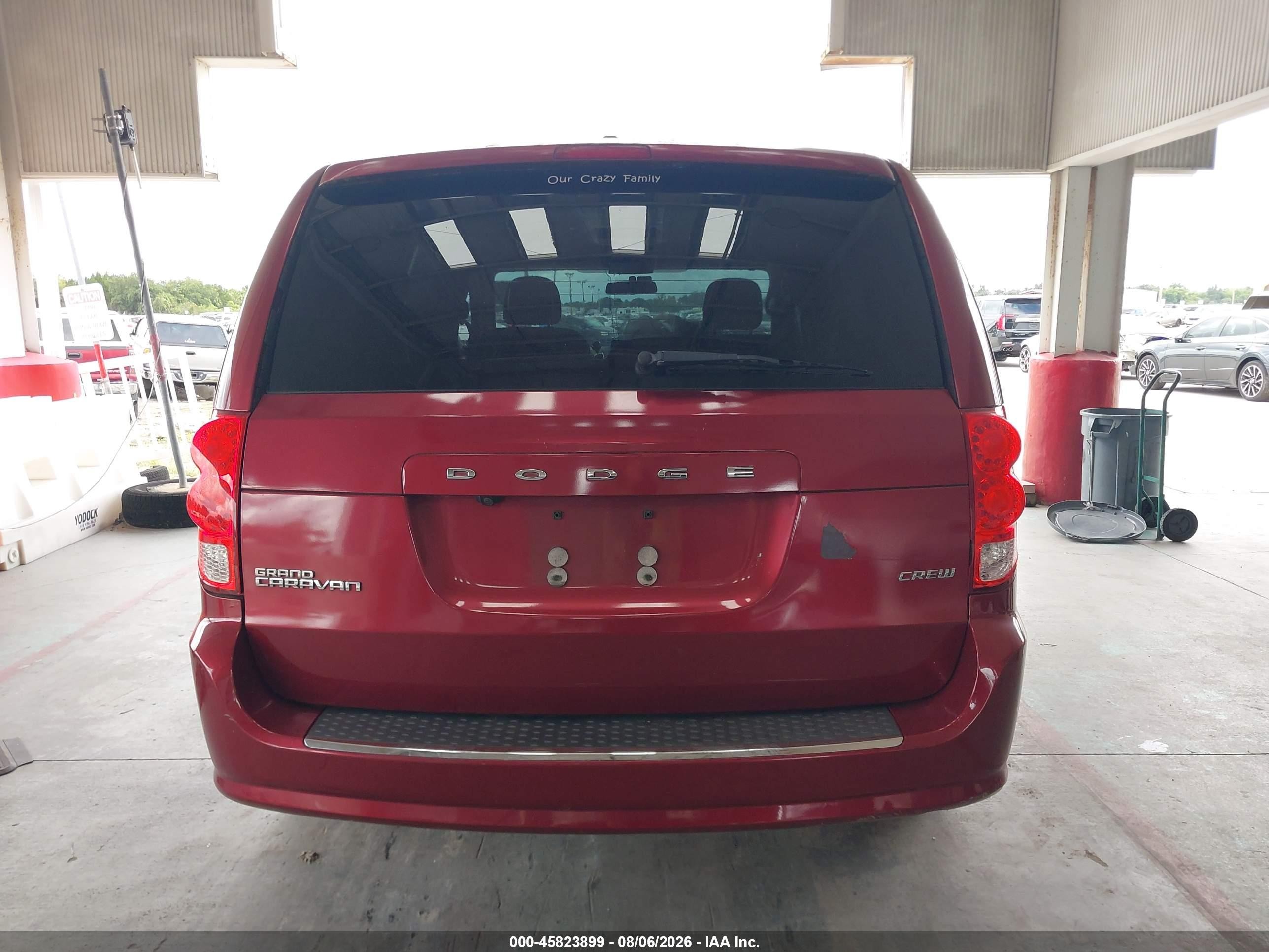 2011 Dodge Grand Caravan Crew Red vin: 2D4RN5DG1BR663179