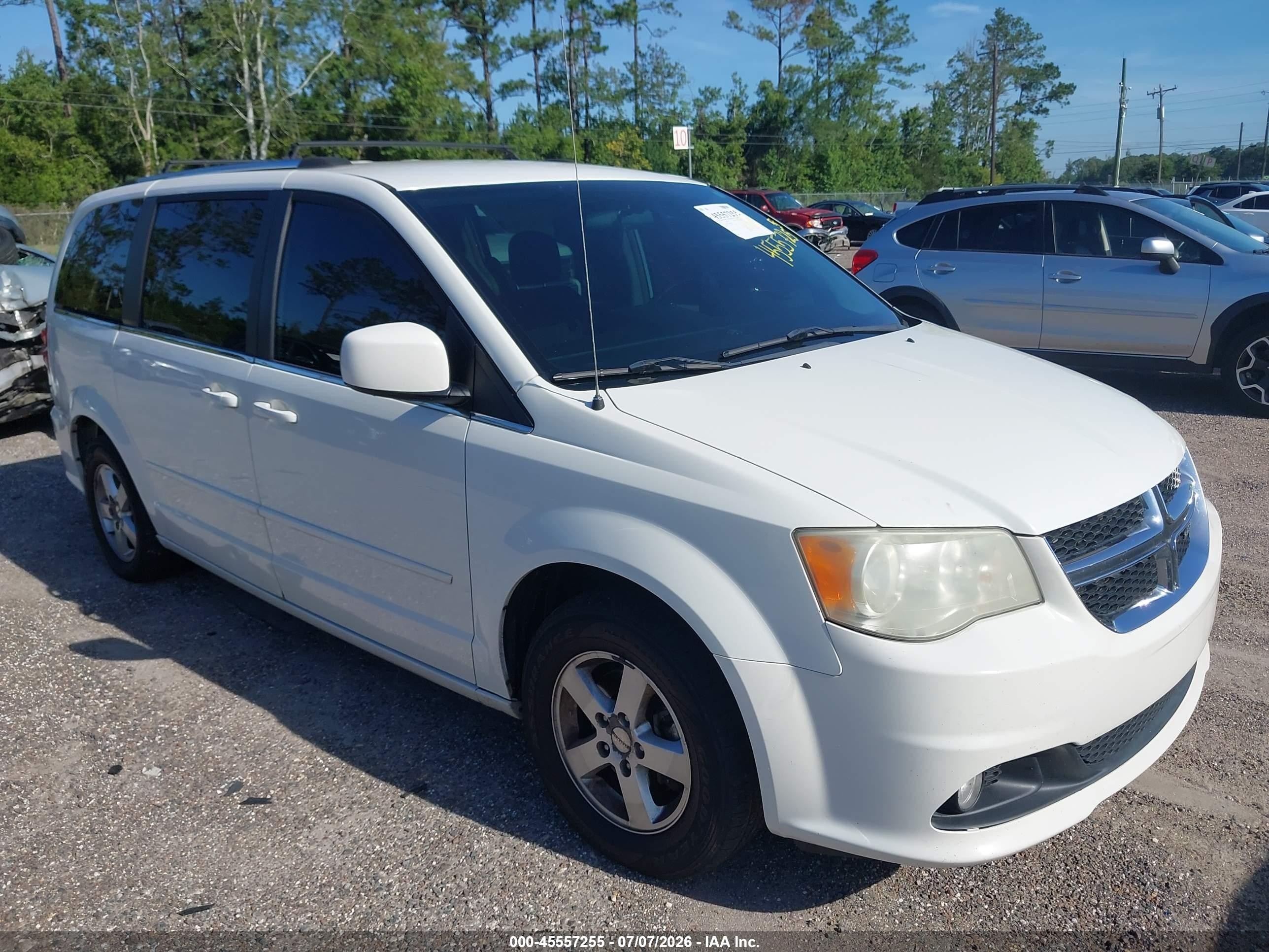 2011 Dodge Grand Caravan Crew White vin: 2D4RN5DG1BR689703
