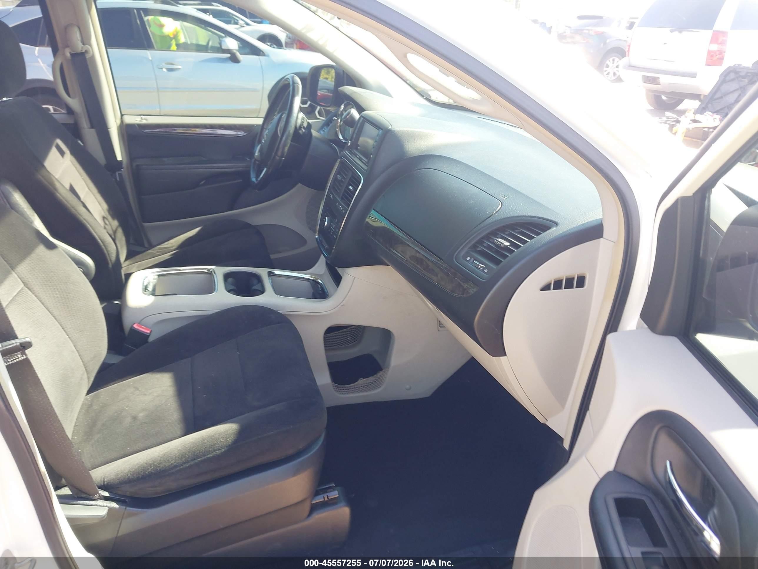 2011 Dodge Grand Caravan Crew White vin: 2D4RN5DG1BR689703