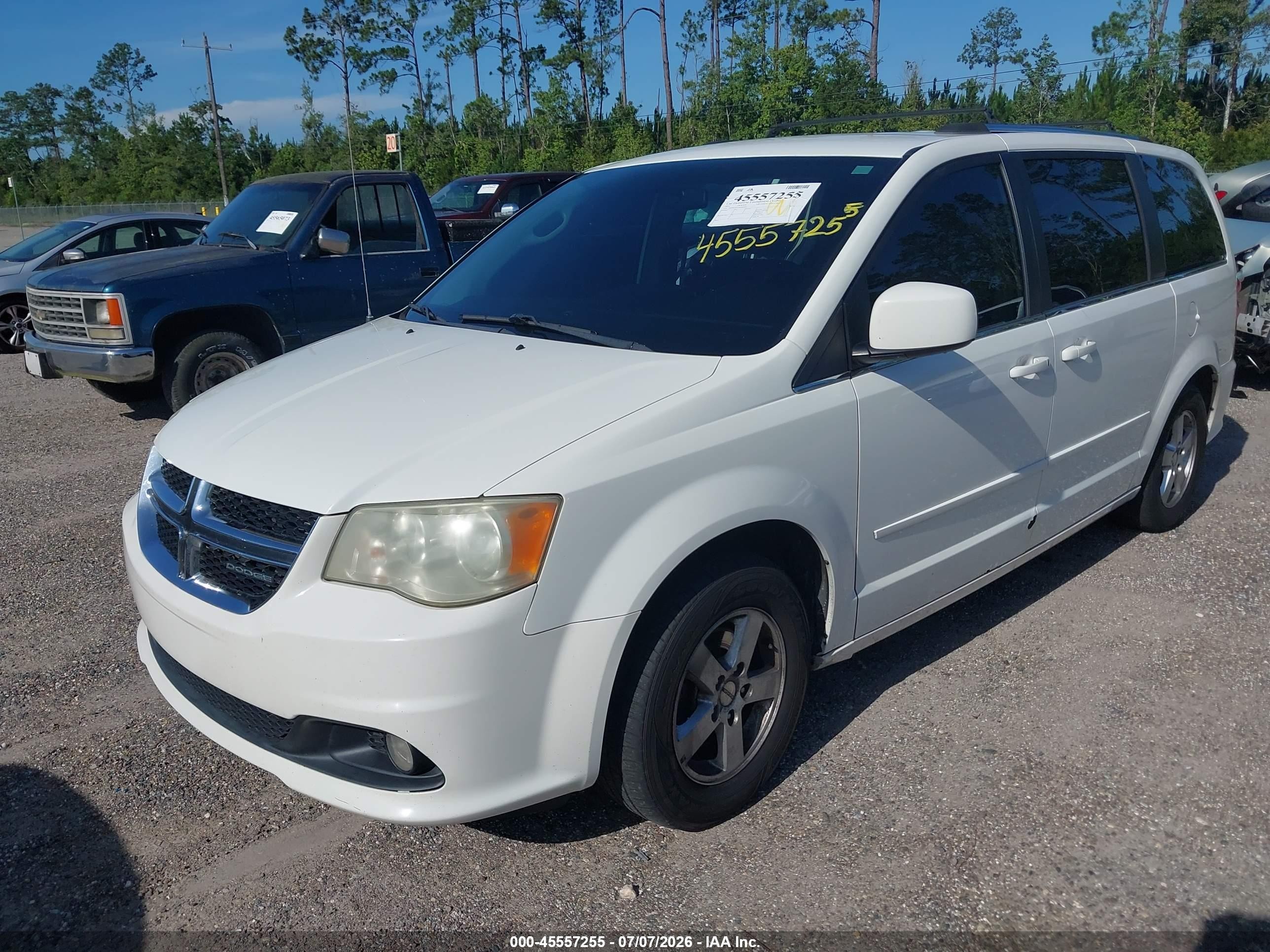 2011 Dodge Grand Caravan Crew White vin: 2D4RN5DG1BR689703