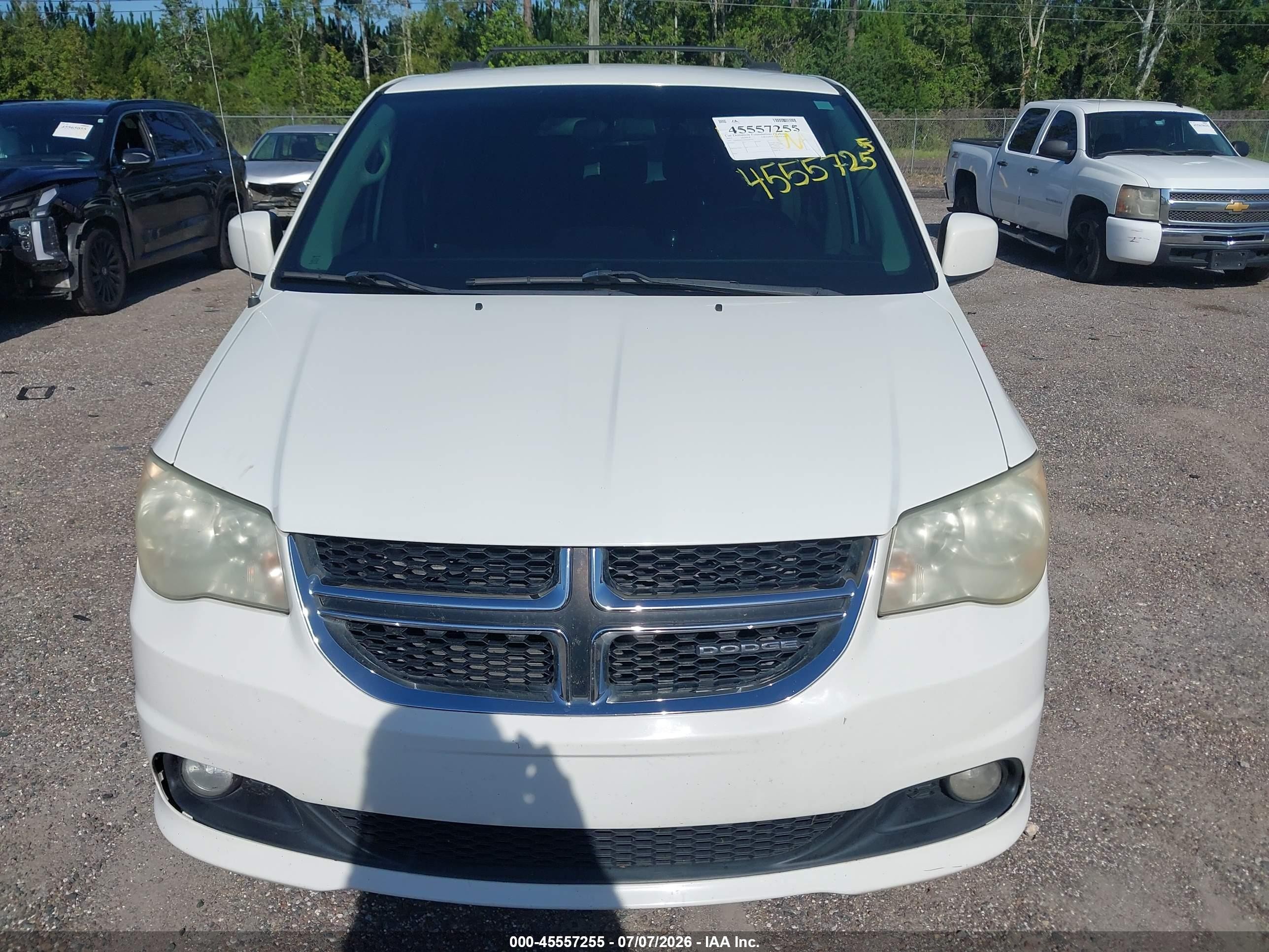 2011 Dodge Grand Caravan Crew White vin: 2D4RN5DG1BR689703