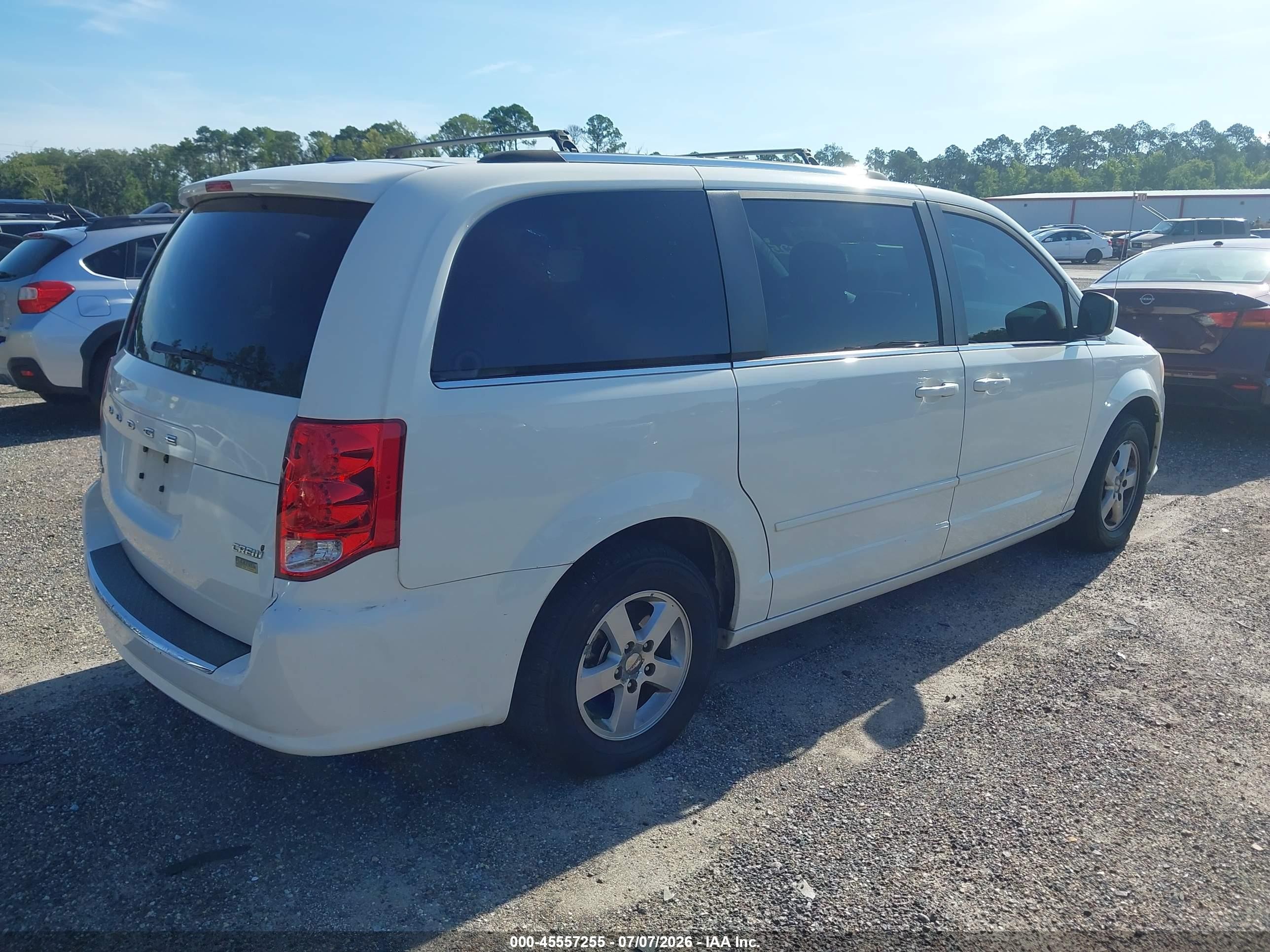 2011 Dodge Grand Caravan Crew White vin: 2D4RN5DG1BR689703