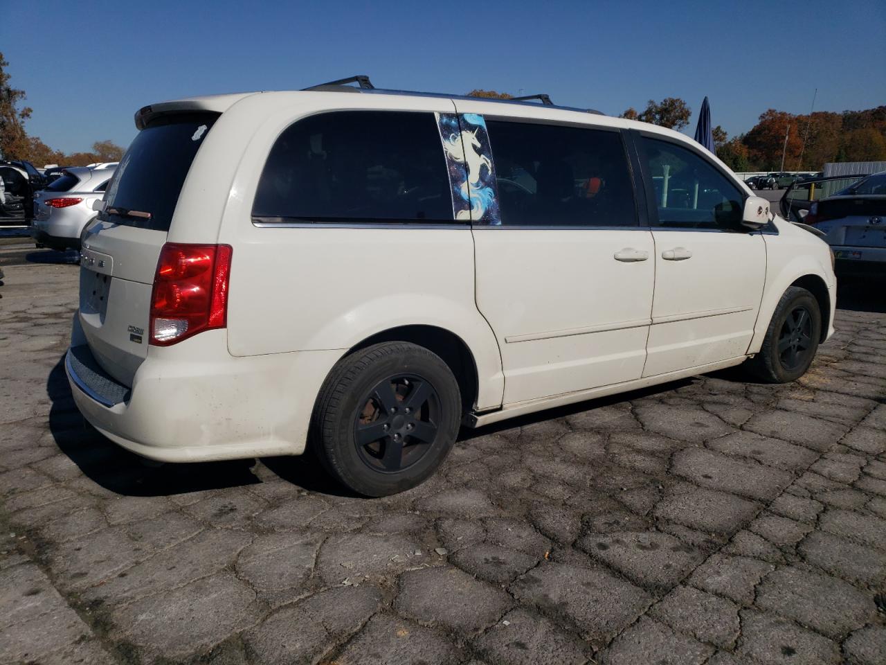 2011 Dodge Grand Caravan Crew White vin: 2D4RN5DG1BR751360