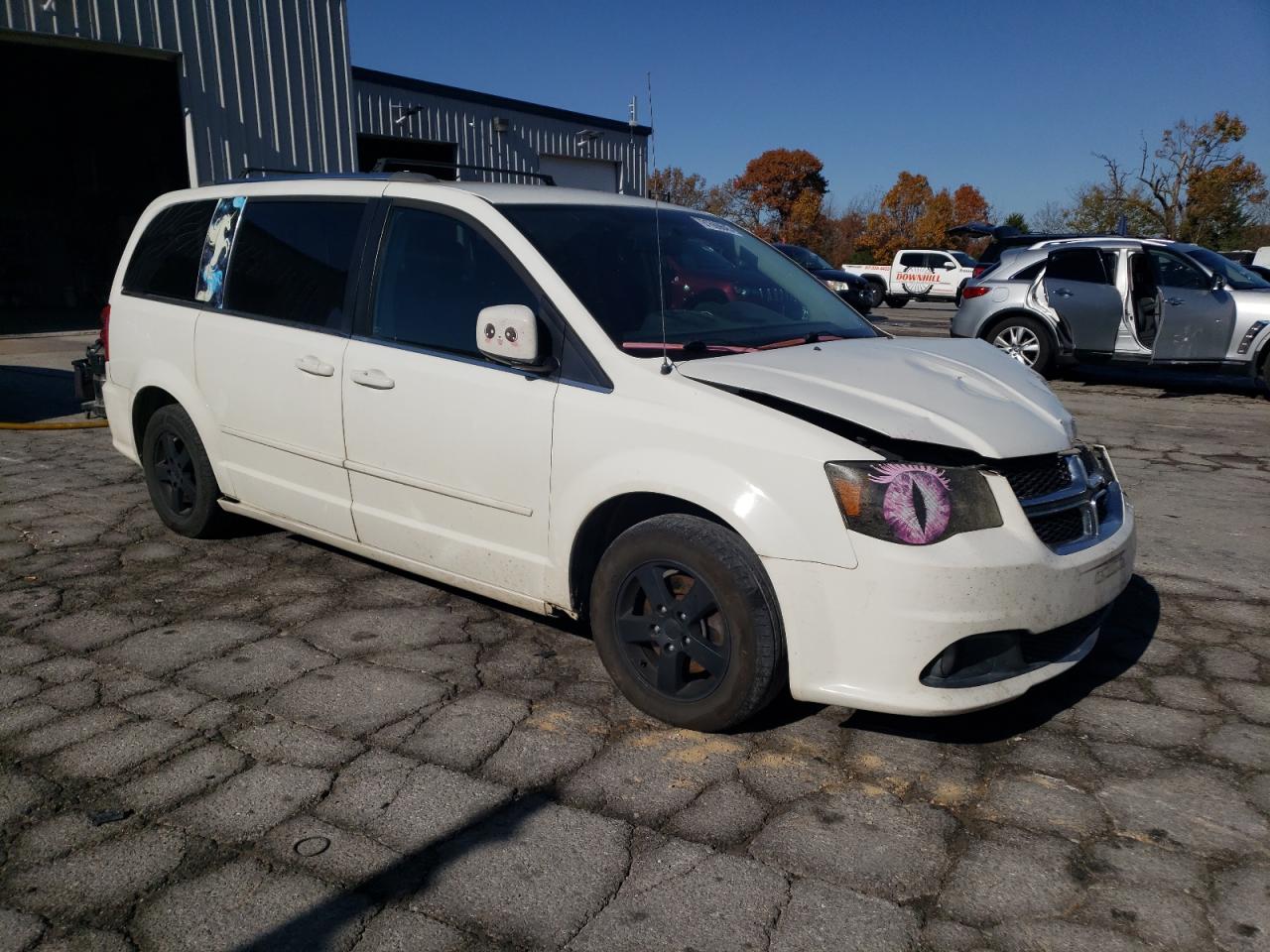 2011 Dodge Grand Caravan Crew White vin: 2D4RN5DG1BR751360