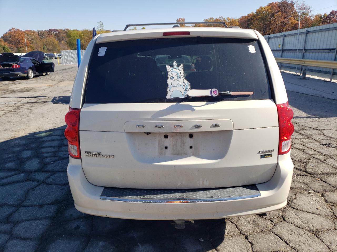 2011 Dodge Grand Caravan Crew White vin: 2D4RN5DG1BR751360