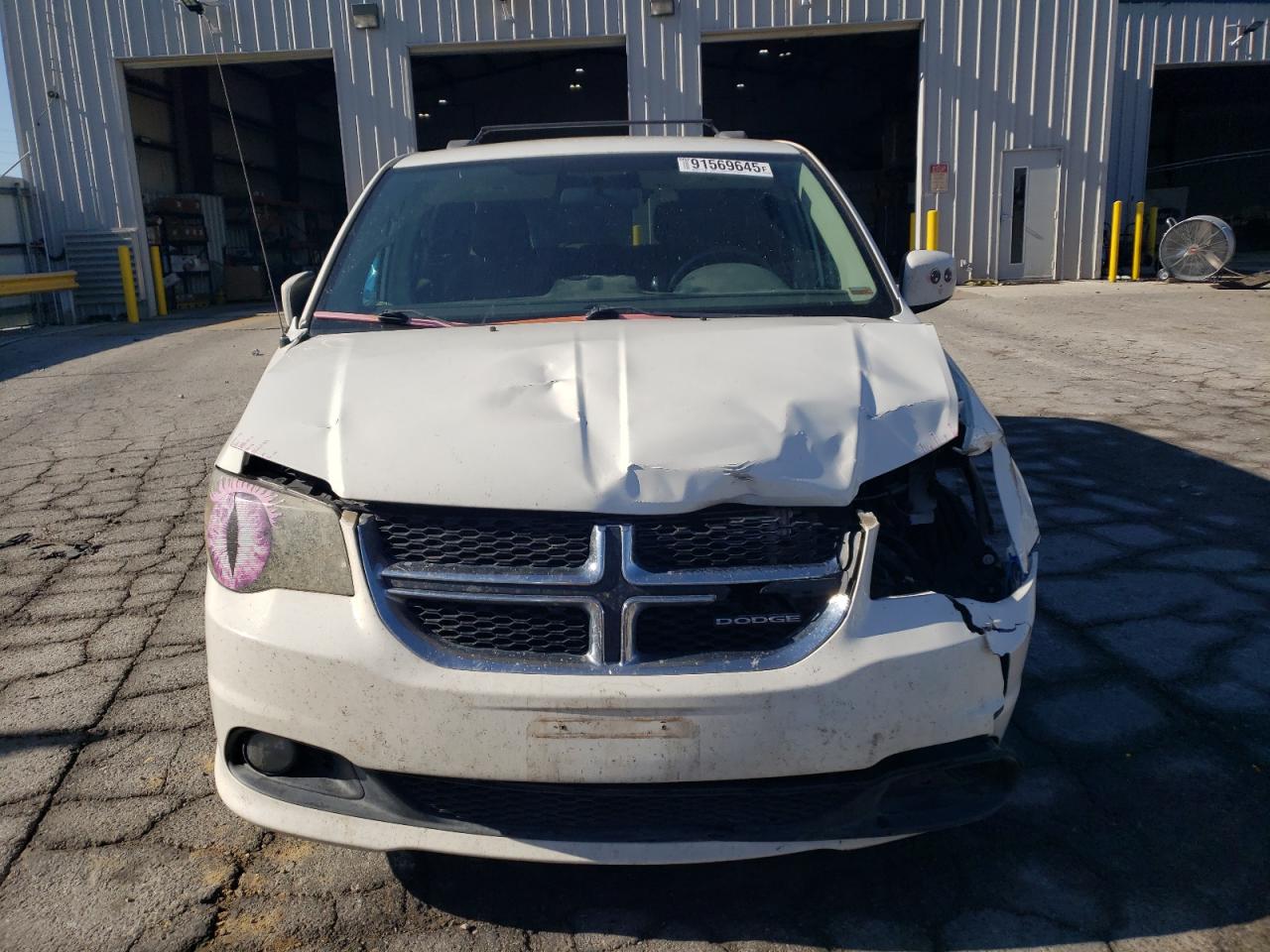 2011 Dodge Grand Caravan Crew White vin: 2D4RN5DG1BR751360