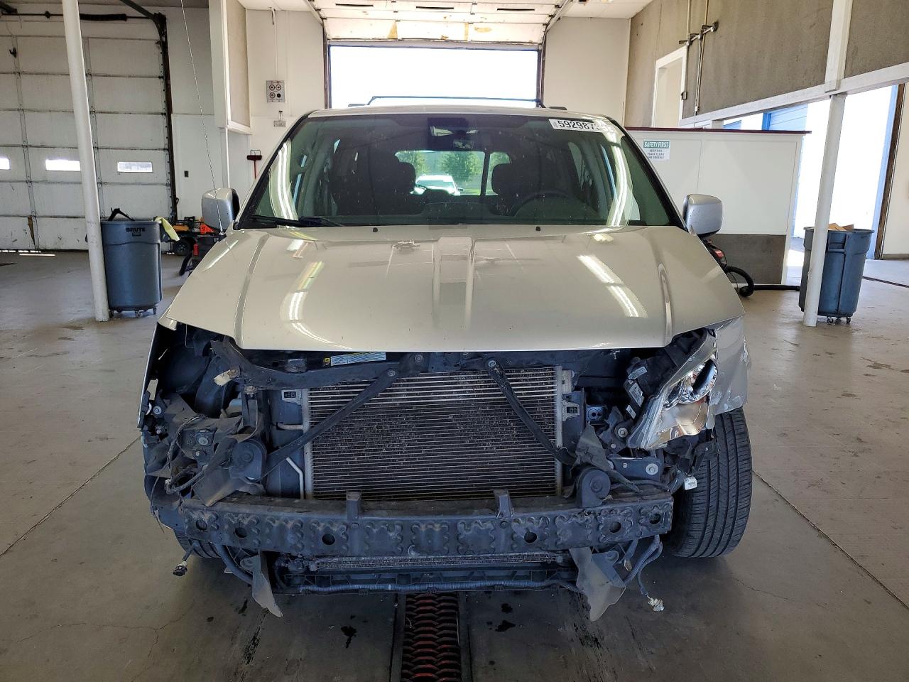 2011 Dodge Grand Caravan Crew Silver vin: 2D4RN5DG2BR660632