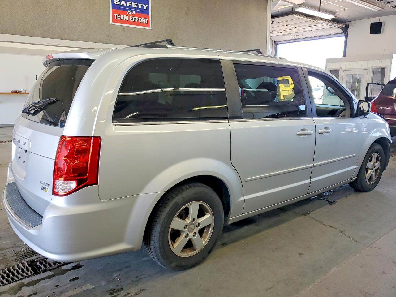 2011 Dodge Grand Caravan Crew Silver vin: 2D4RN5DG2BR660632