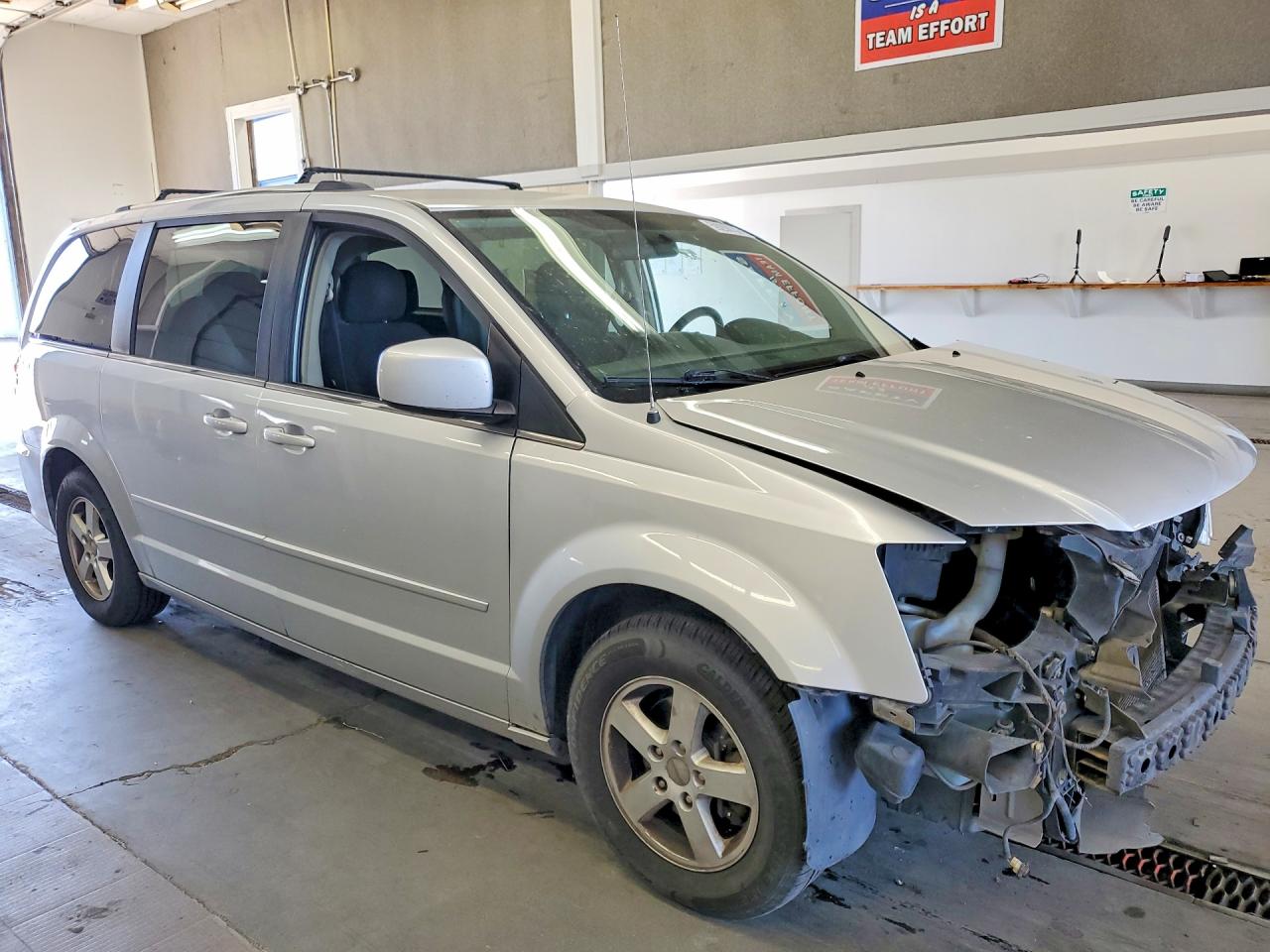 2011 Dodge Grand Caravan Crew Silver vin: 2D4RN5DG2BR660632