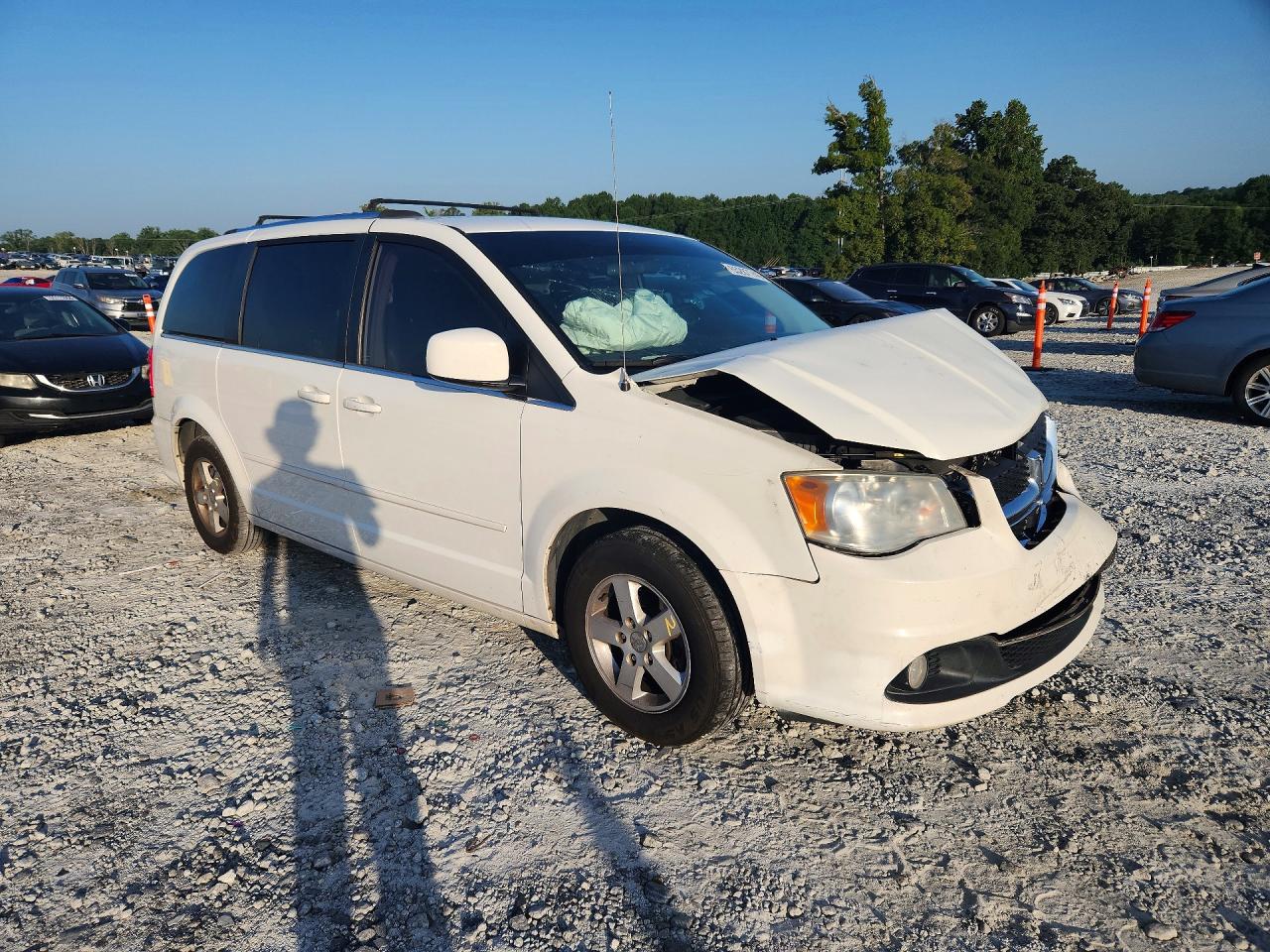 2011 Dodge Grand Caravan Crew White vin: 2D4RN5DG3BR693588