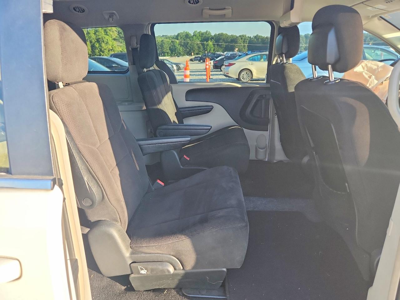 2011 Dodge Grand Caravan Crew White vin: 2D4RN5DG3BR693588