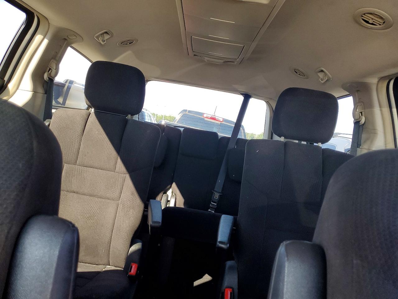 2011 Dodge Grand Caravan Crew White vin: 2D4RN5DG3BR693588