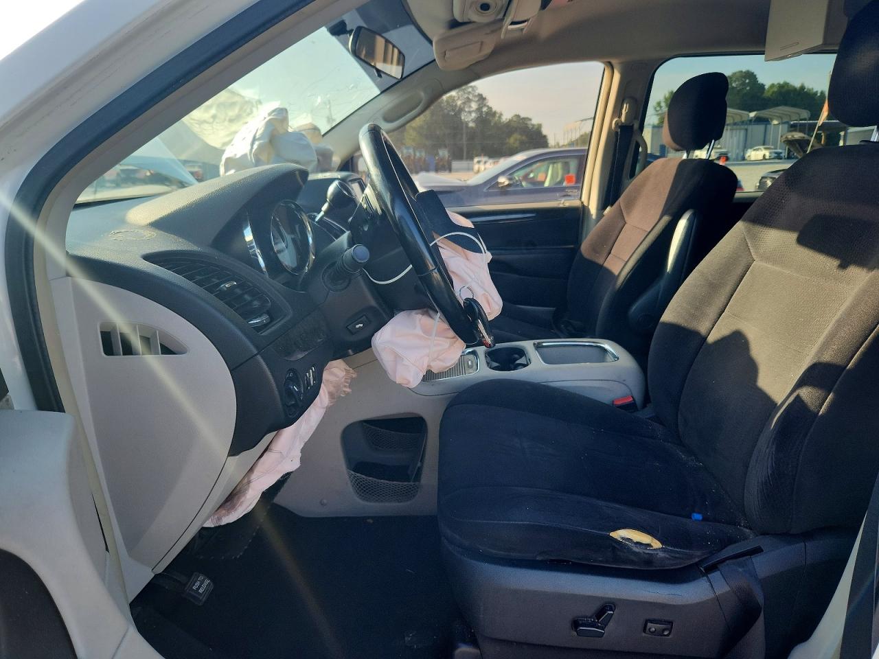2011 Dodge Grand Caravan Crew White vin: 2D4RN5DG3BR693588