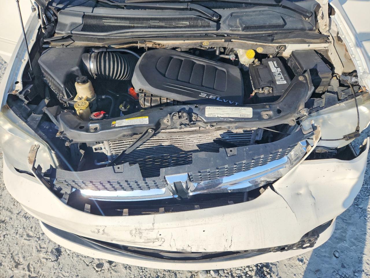 2011 Dodge Grand Caravan Crew White vin: 2D4RN5DG3BR693588