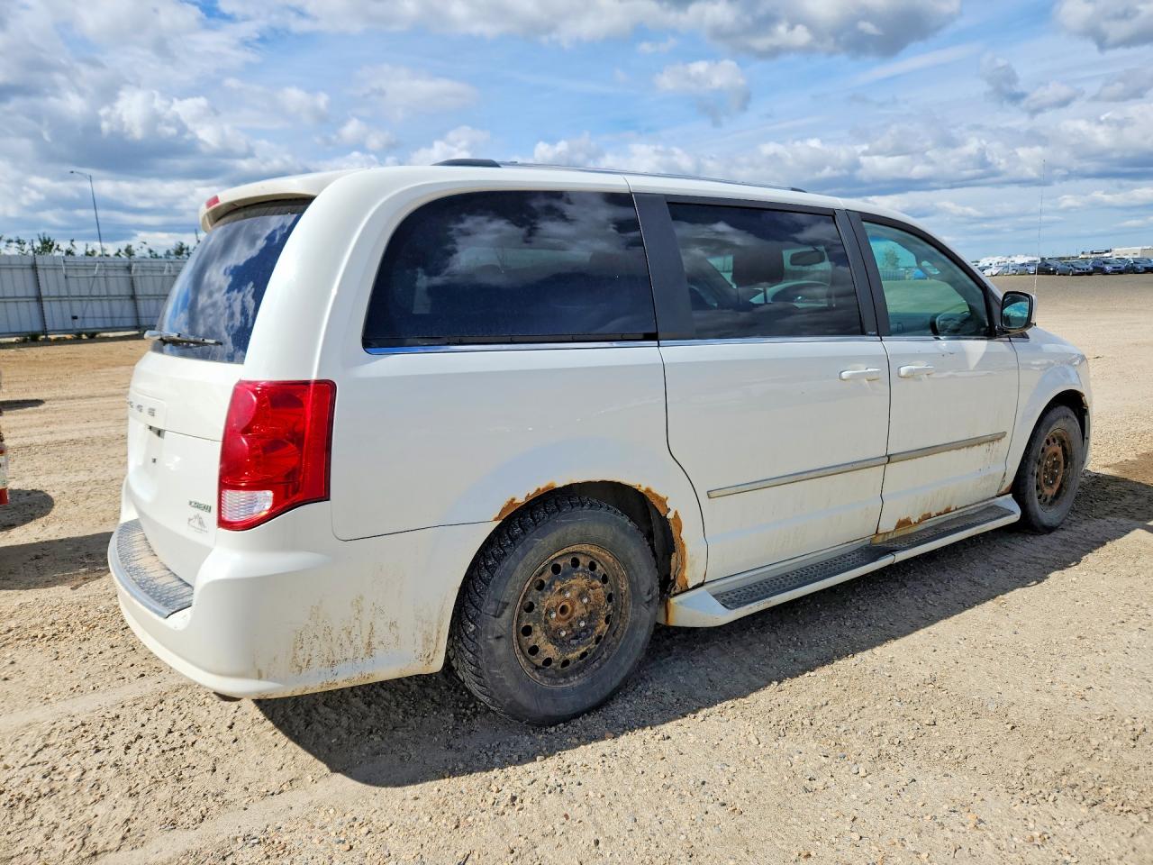 2011 Dodge Grand Caravan Crew White vin: 2D4RN5DG3BR787647