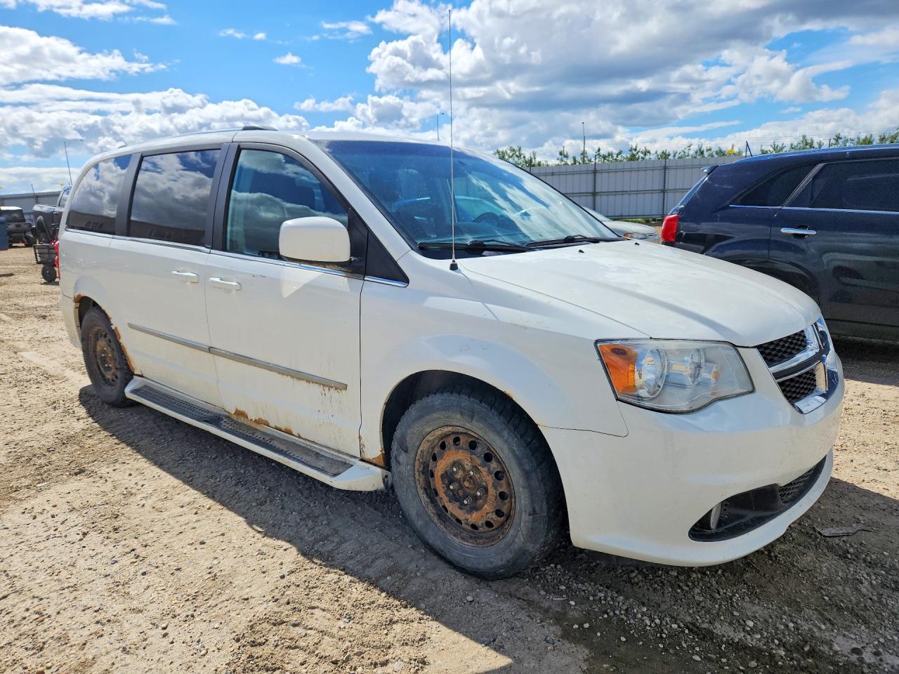 2011 Dodge Grand Caravan Crew White vin: 2D4RN5DG3BR787647
