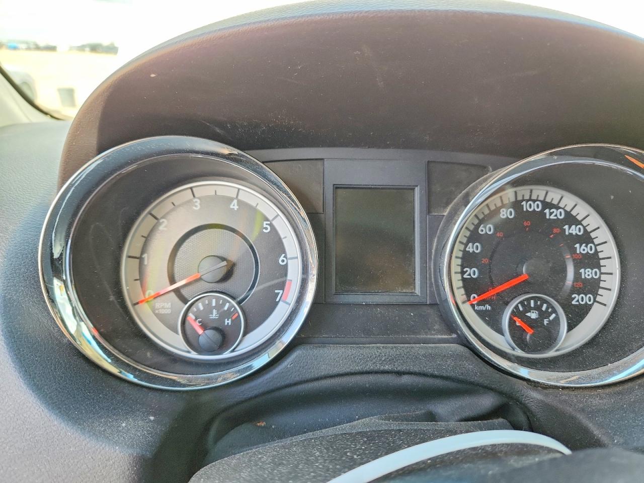 2011 Dodge Grand Caravan Crew White vin: 2D4RN5DG3BR787647