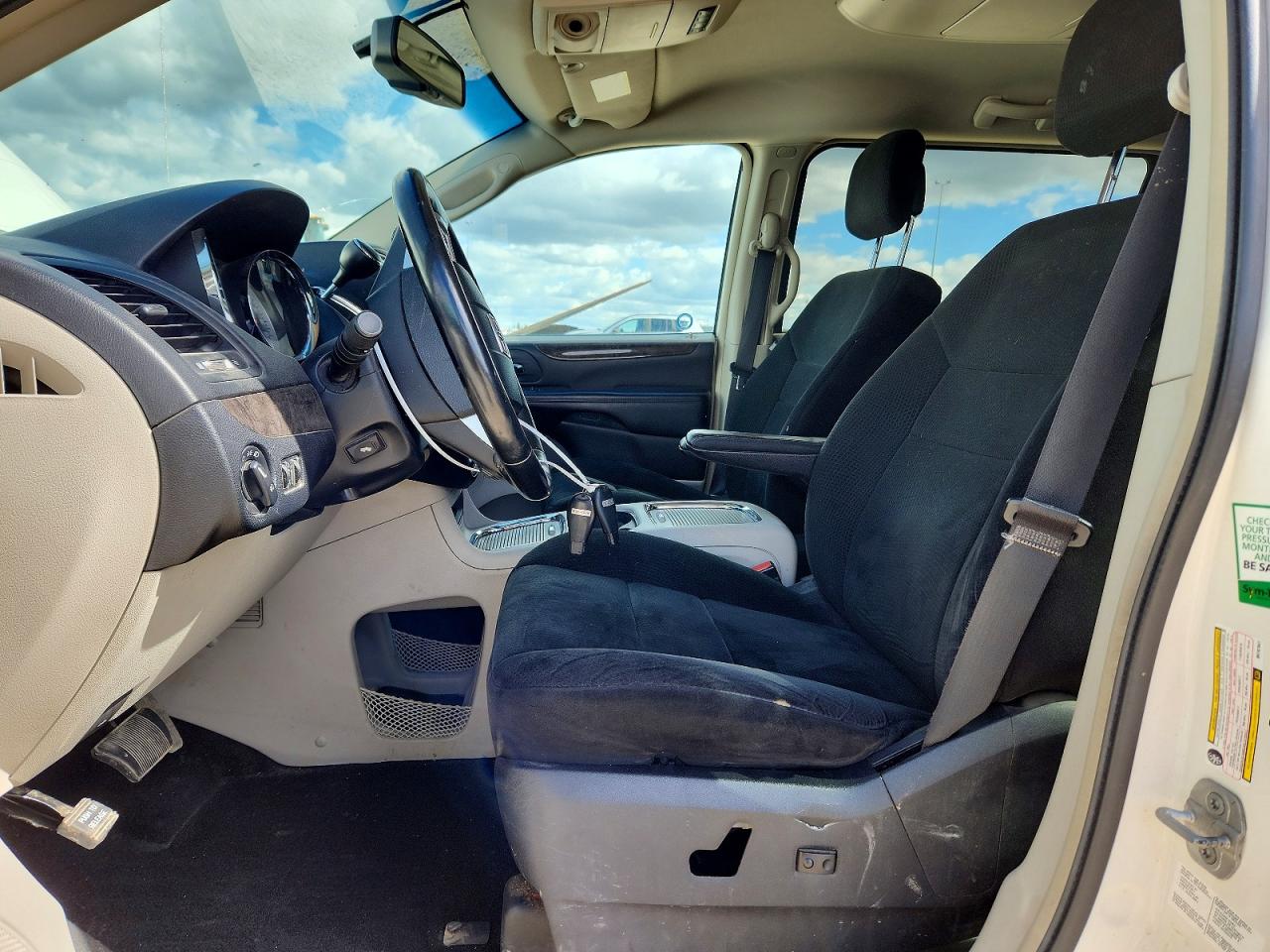 2011 Dodge Grand Caravan Crew White vin: 2D4RN5DG3BR787647